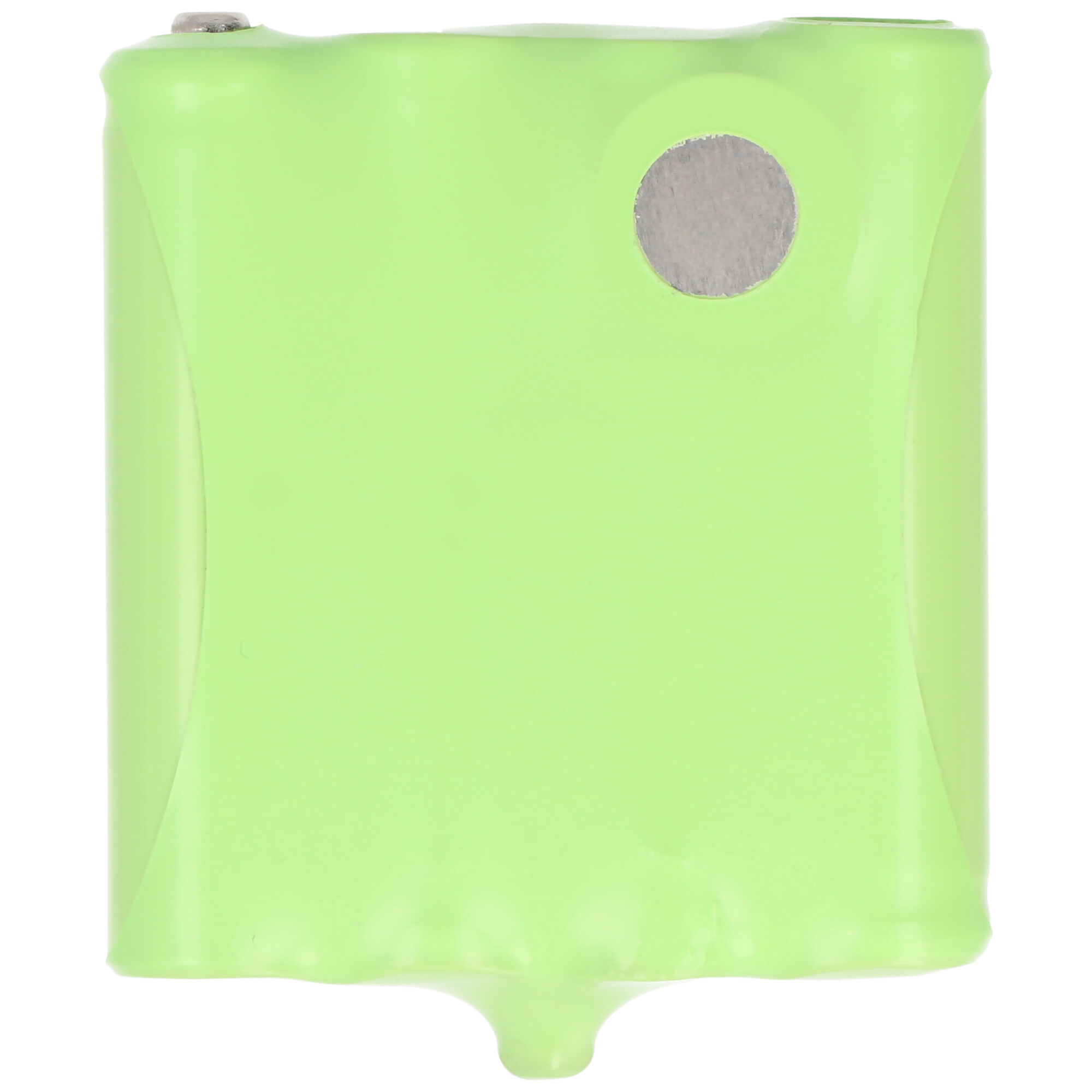 Groene batterij met een metalen cirkel bovenop en een ongewone vorm.