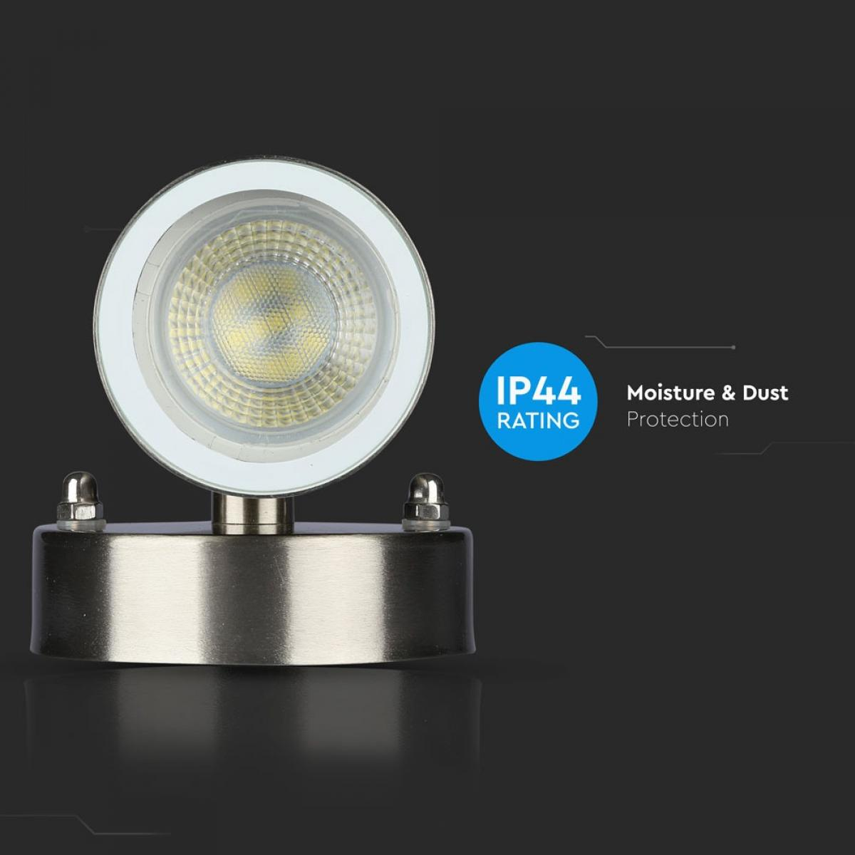 Silber-weißes Licht mit IP44-Bewertung und Text. Dunkler Hintergrund.