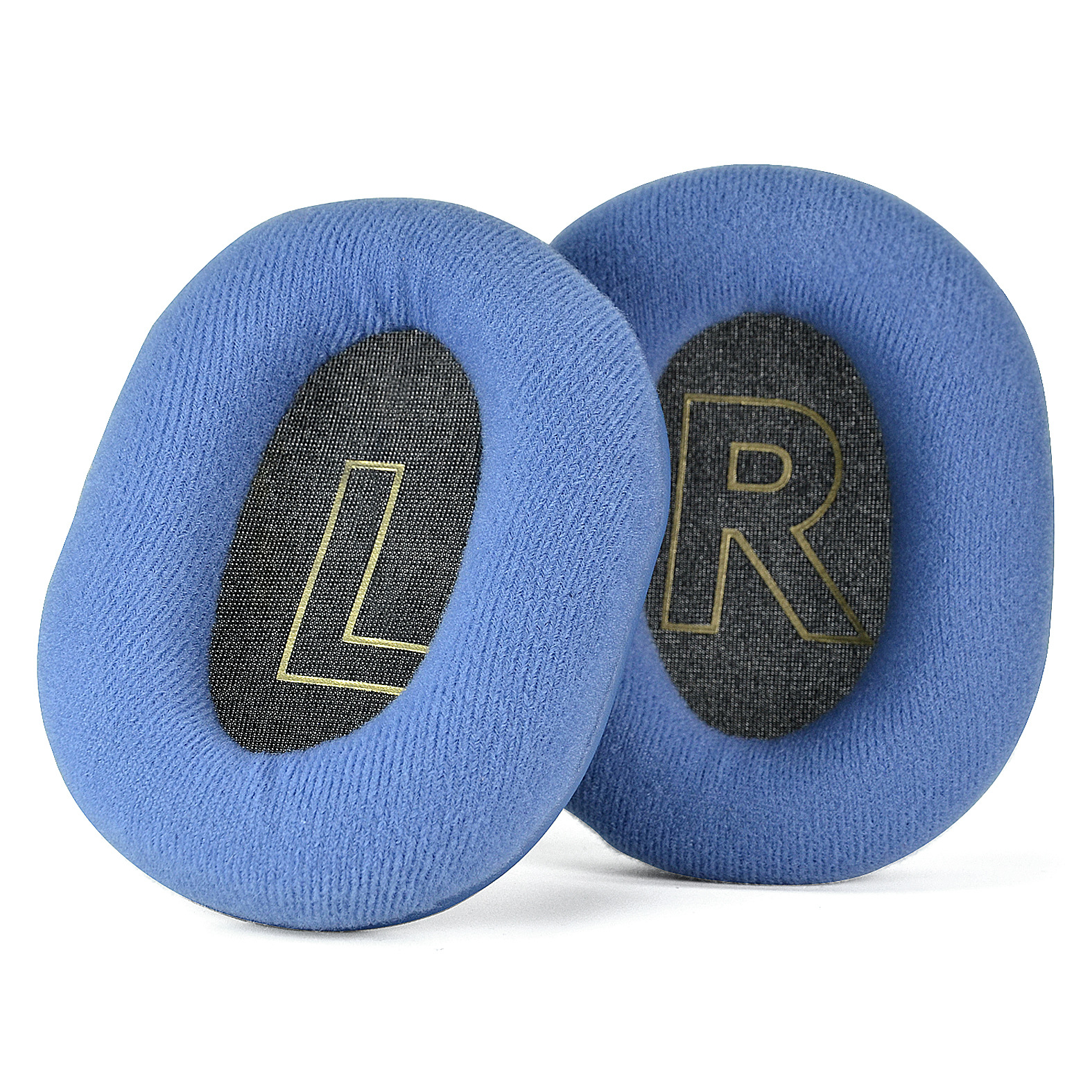 Due cuscinetti auricolari ovali blu con centro in rete nera e lettere dorate. Quello sinistro dice "L".