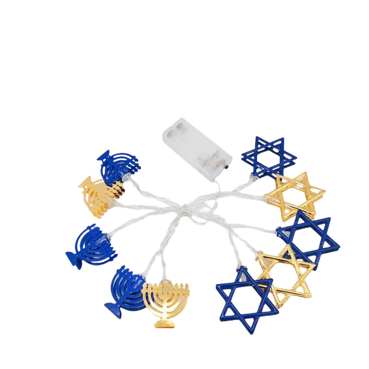 Lichterkette für Chanukka mit Menora und Davidsternen; weißer Hintergrund.