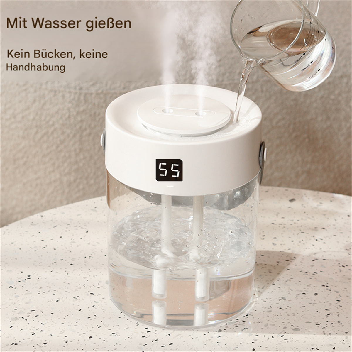 Luftbefeuchter, in den Wasser gegossen wird, Wasserstandsanzeige und weißes Äußeres.