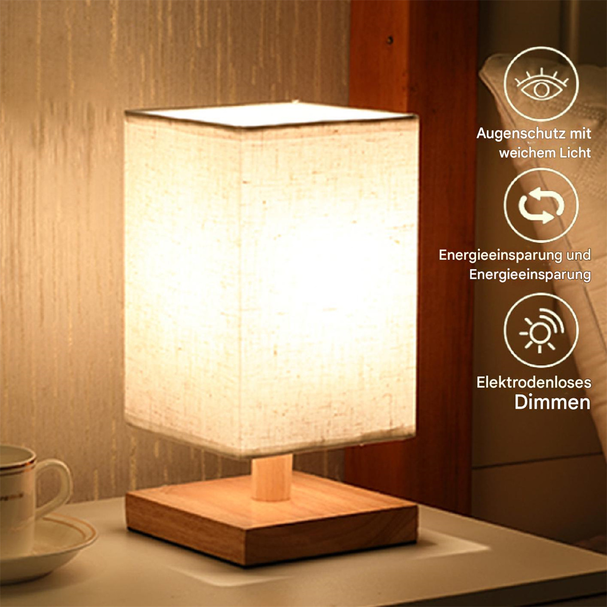 Rechteckige Lampe mit Holzsockel auf einem Nachttisch. Text auf Deutsch.