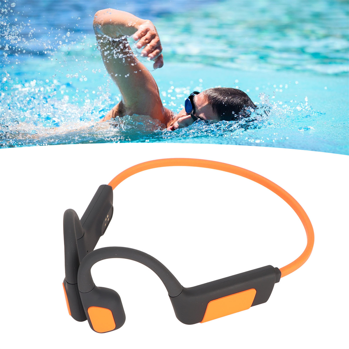 Schwimmer im Pool mit Schwimmbrille und Kopfhörern.