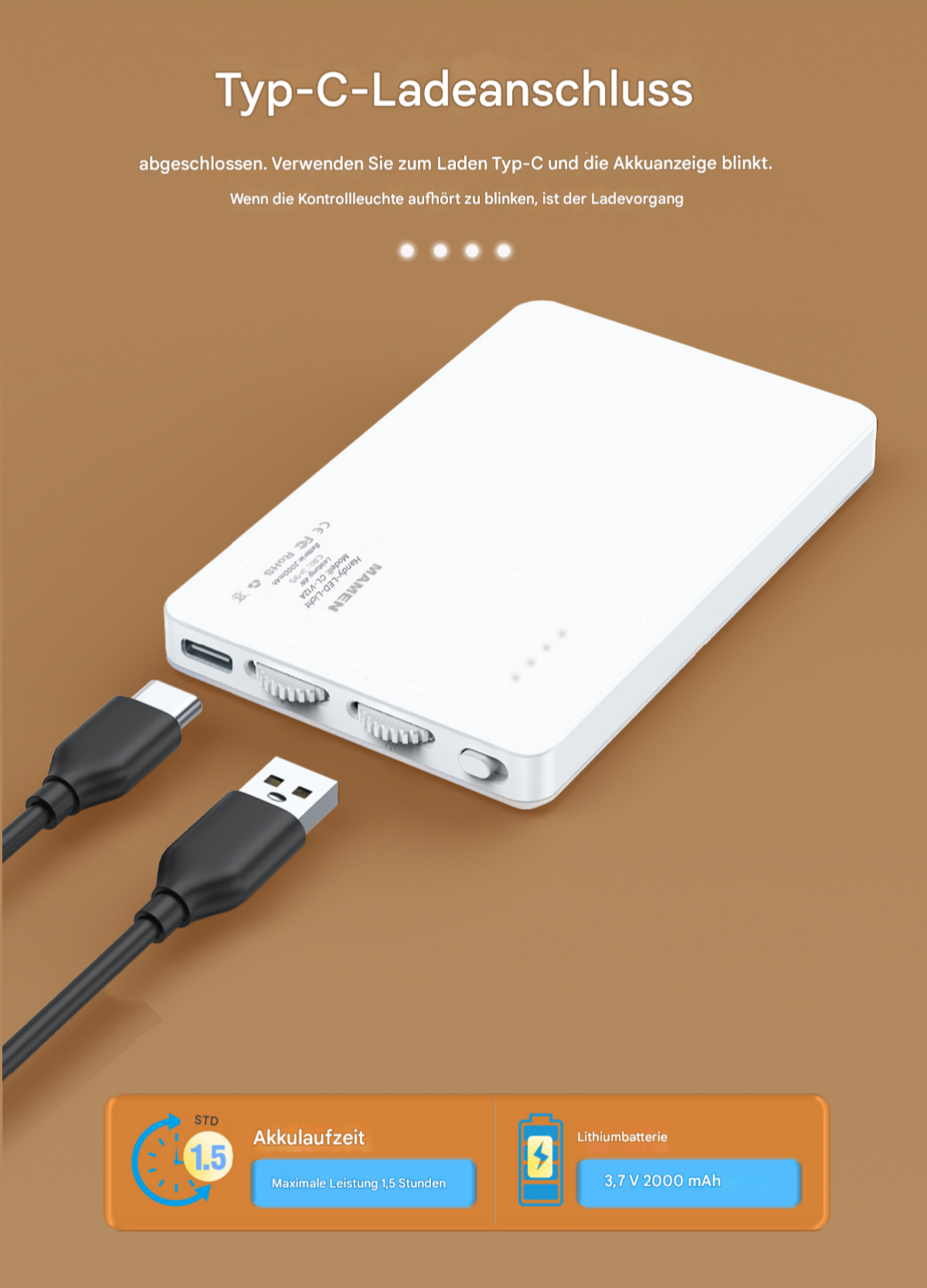 Weiße Powerbank mit zwei angeschlossenen Kabeln. Text: Typ-C-Ladeanschluss. Brauner Hintergrund.