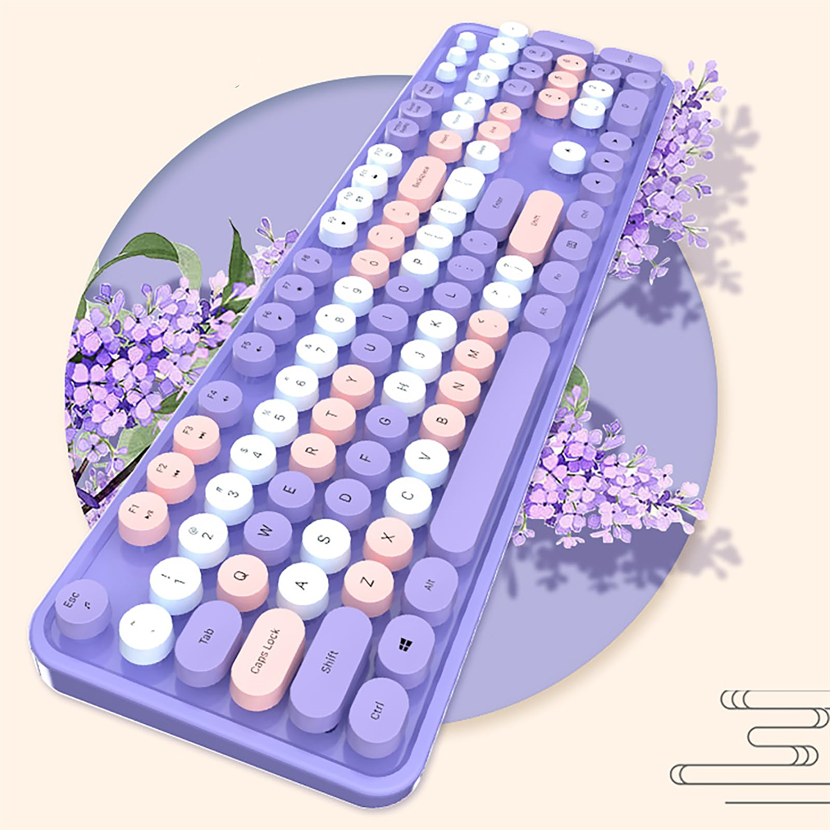 Eine lila Tastatur. Die Tastatur hat runde Tasten. Lila Hintergrund mit Blumen.