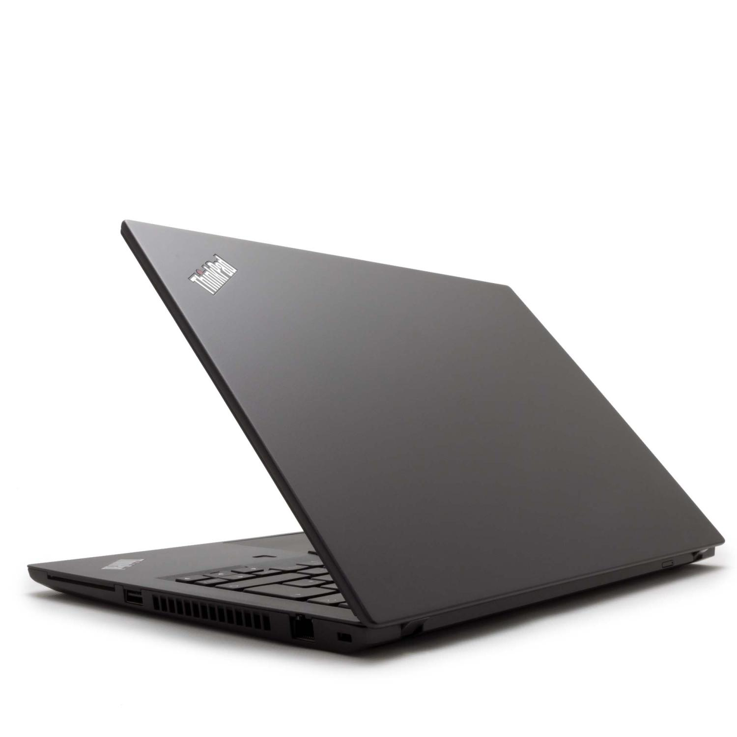Schwarzer Laptop mit ThinkPad-Logo, leicht geöffnet auf weißem Hintergrund.