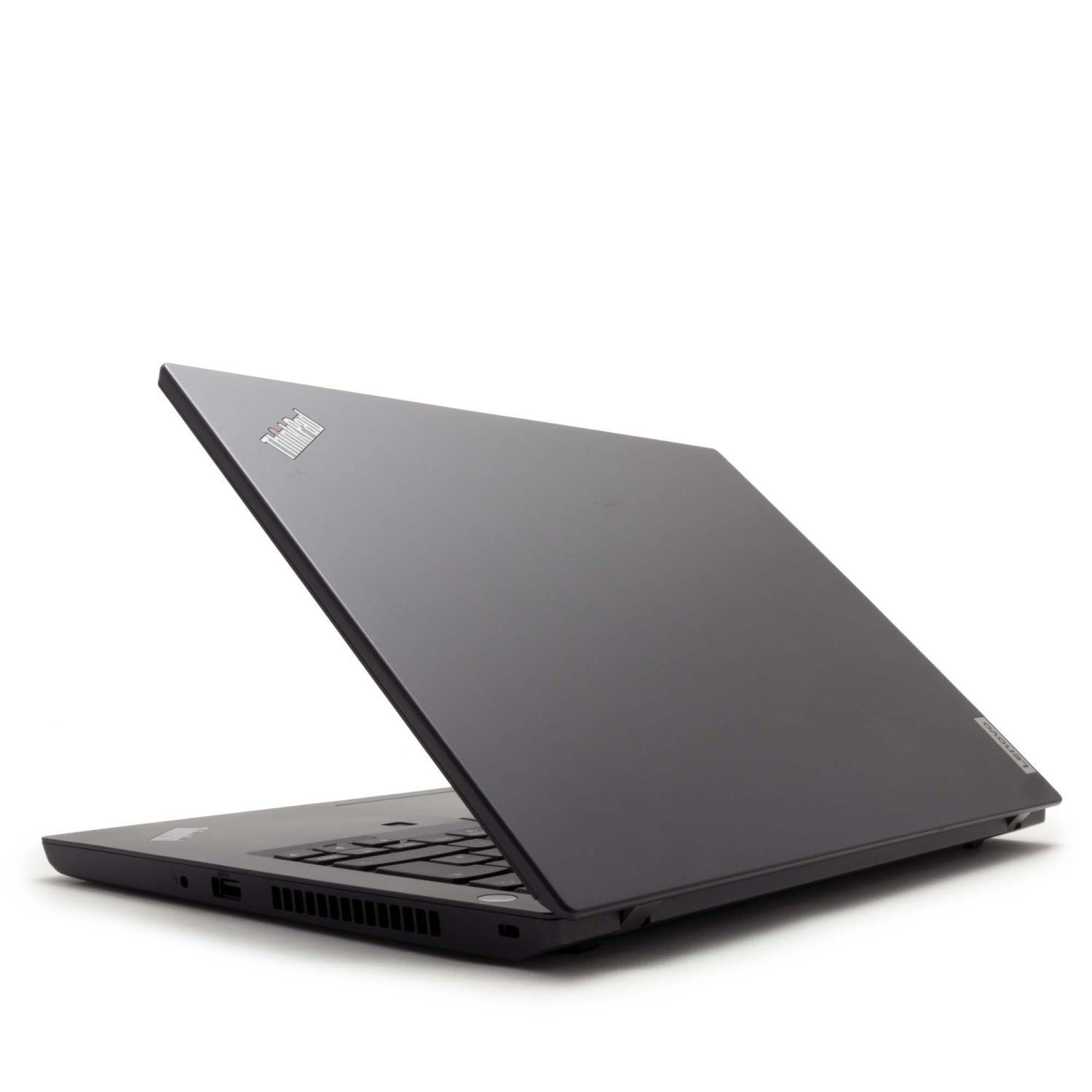 Laptop, geschlossen, angewinkelt. Dunkelgrau. Schwarze Tastatur sichtbar. Weißer Hintergrund.
