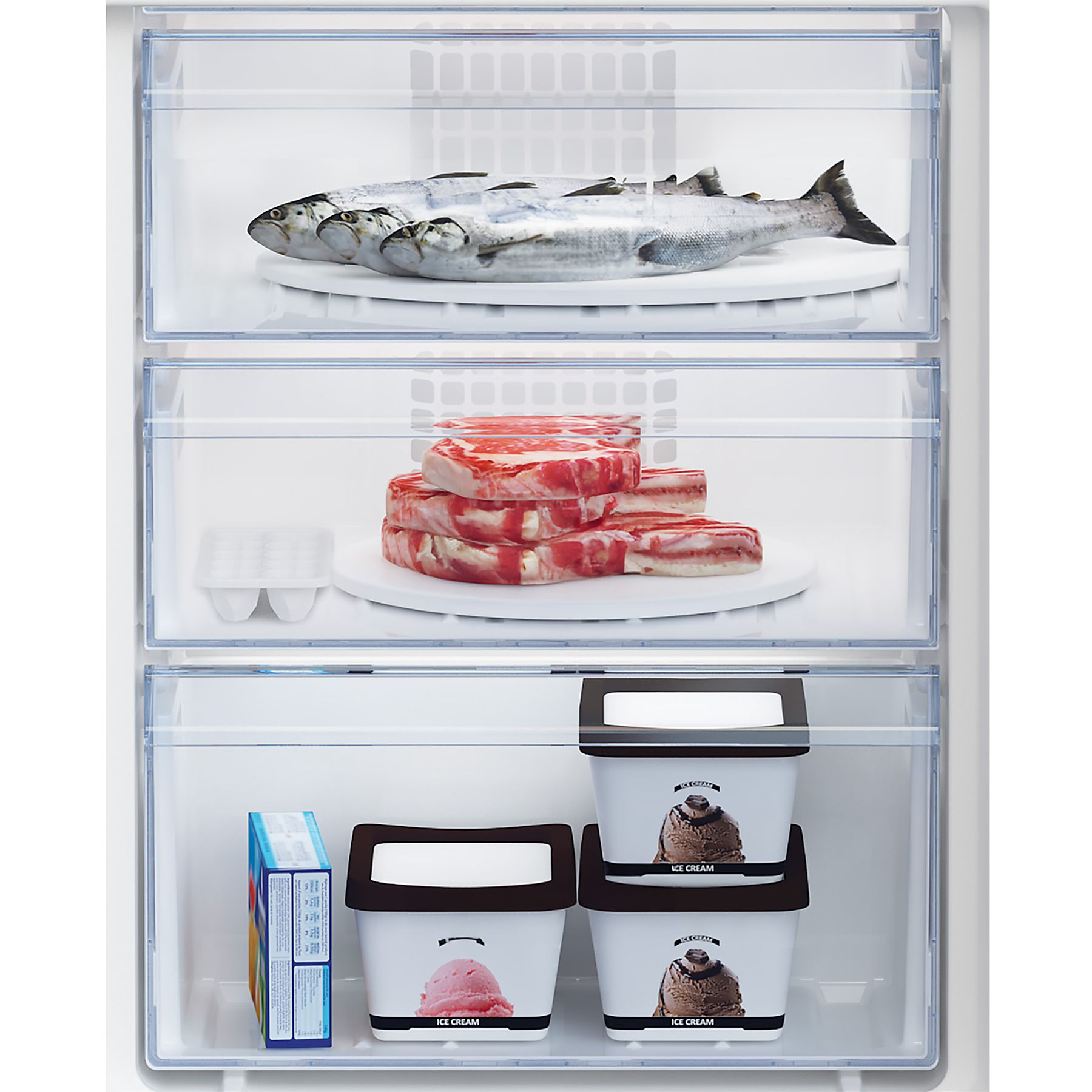 Zamrażarka z rybami, mięsem i lodami. Trzy półki z jedzeniem na białym tle.