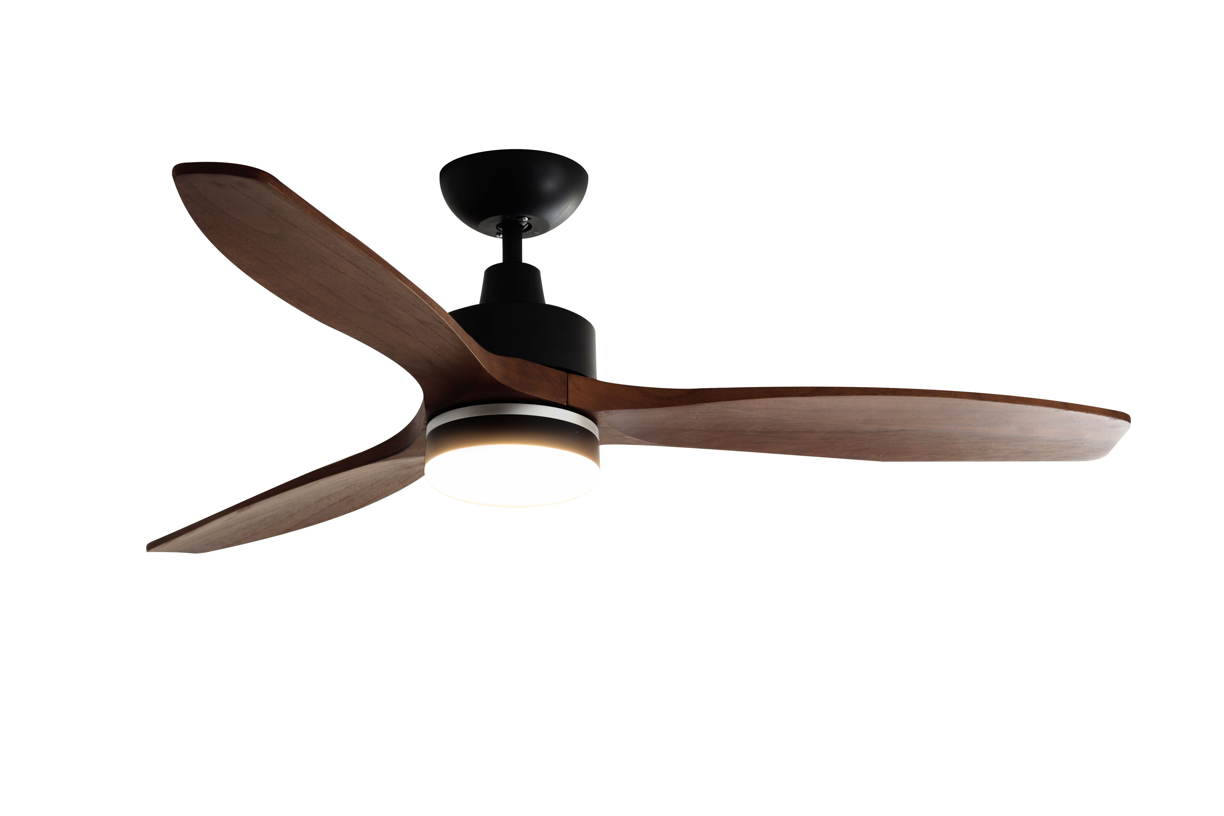 Ein Deckenventilator mit drei Holzflügeln und einem schwarzen Motor. Die Flügel sind gebogen.