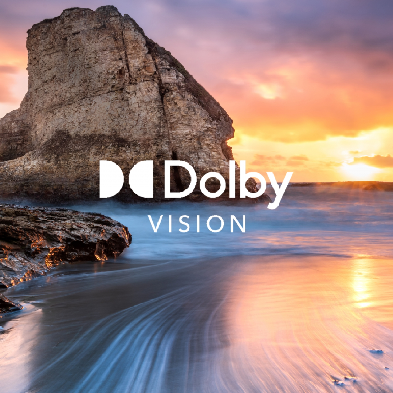 Plaża z formacją skalną po lewej i logo Dolby Vision pośrodku.