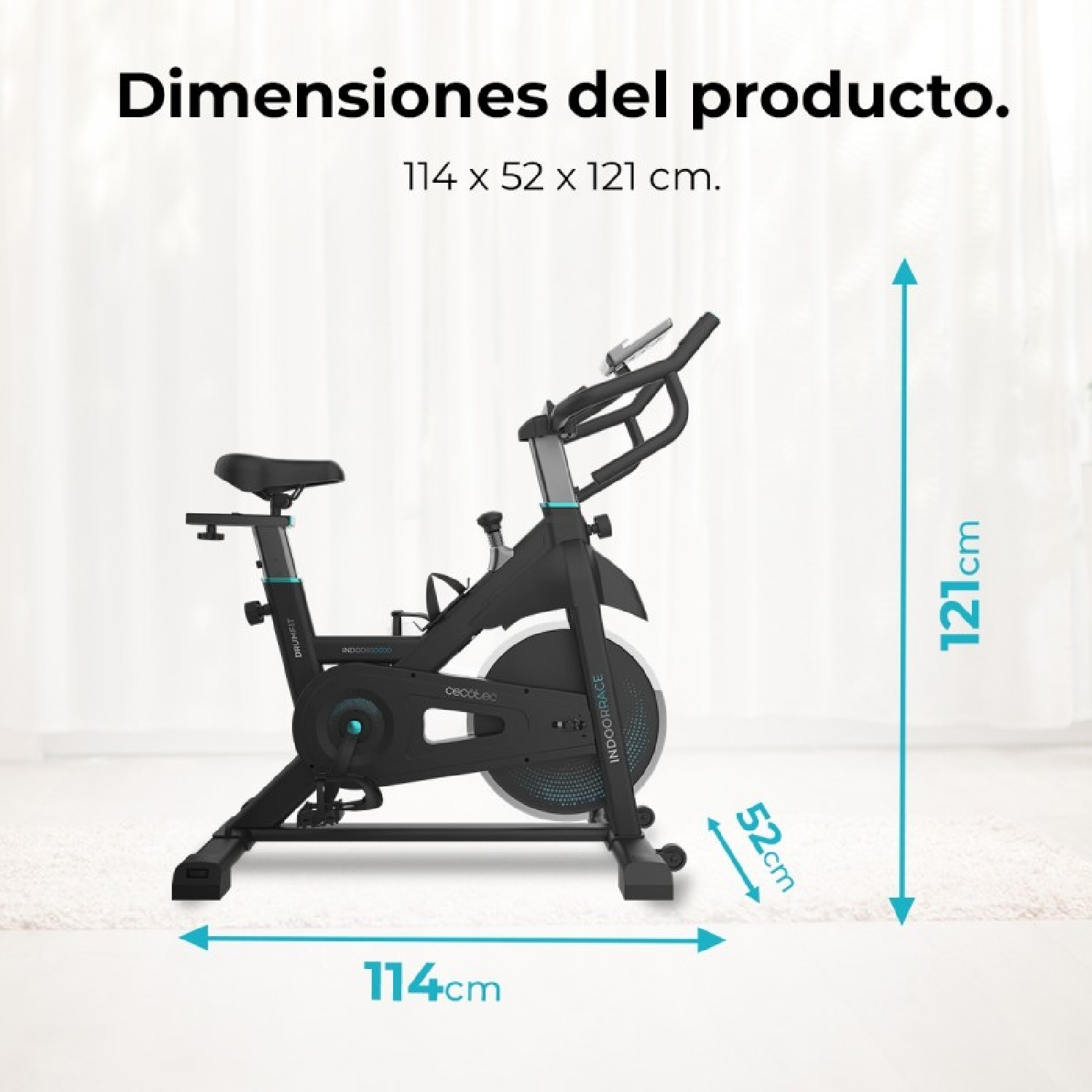 Bicicletta da allenamento con dimensioni: 114x52x121 cm. Tappeto bianco sullo sfondo.