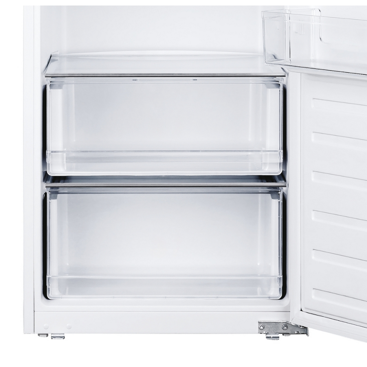 Interno frigorifero bianco, due cassetti trasparenti visibili. La porta è aperta.