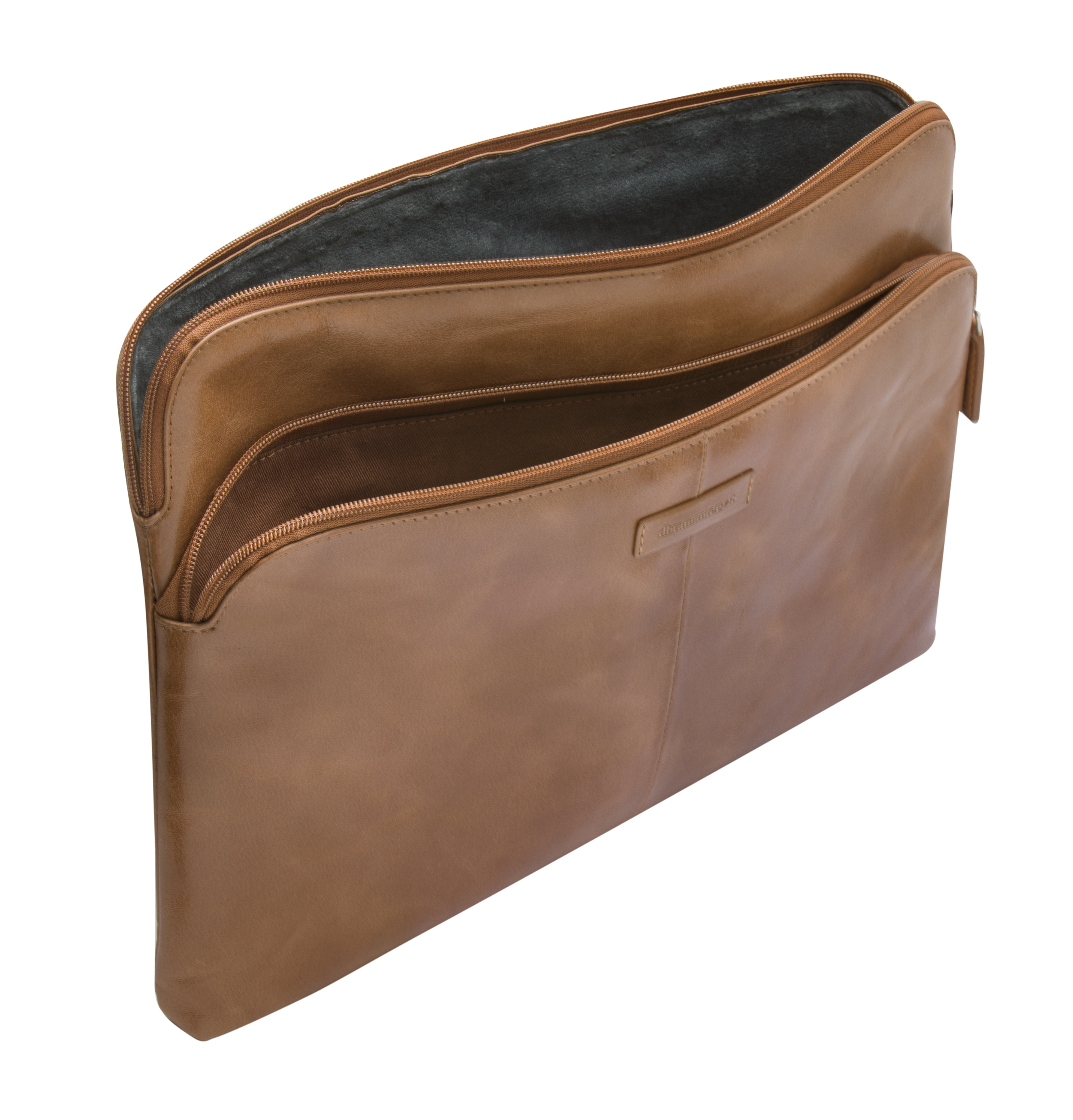 Custodia per laptop in pelle marrone, aperta per mostrare le tasche interne. Cerniere visibili. Sfondo neutro.