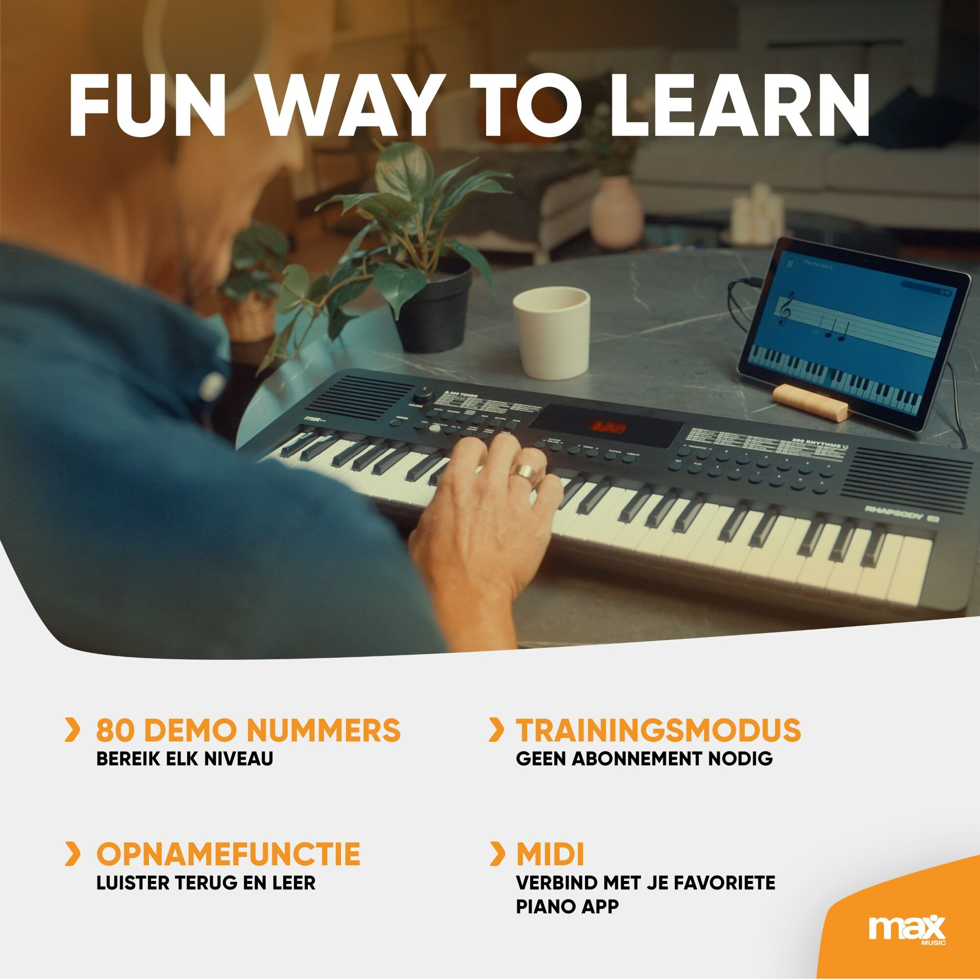 Una persona tocando un teclado, en una mesa con una tableta que muestra notas musicales.
