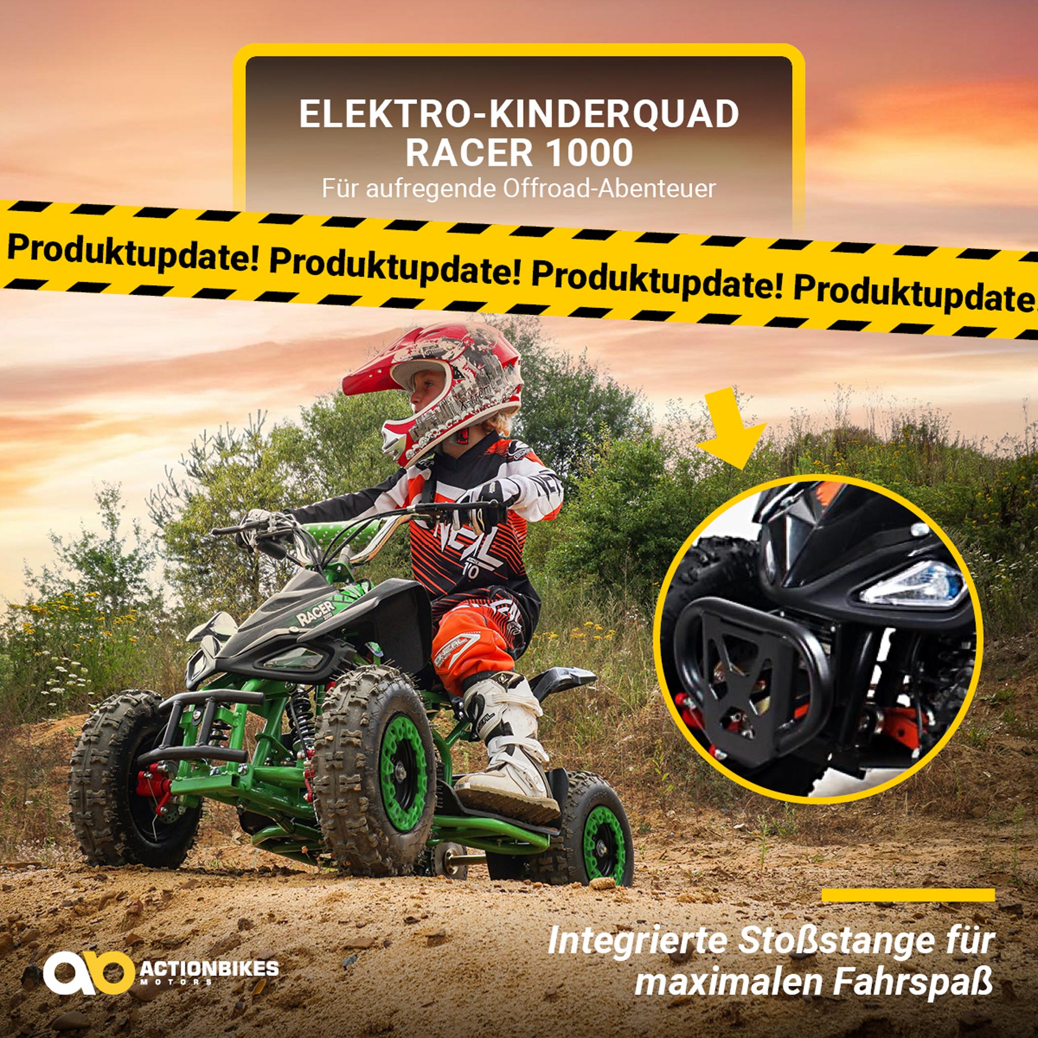 Ein Kind auf einem grün-schwarzen Elektro-Quad, das einen Helm trägt. Ein Warnbanner befindet sich darüber.