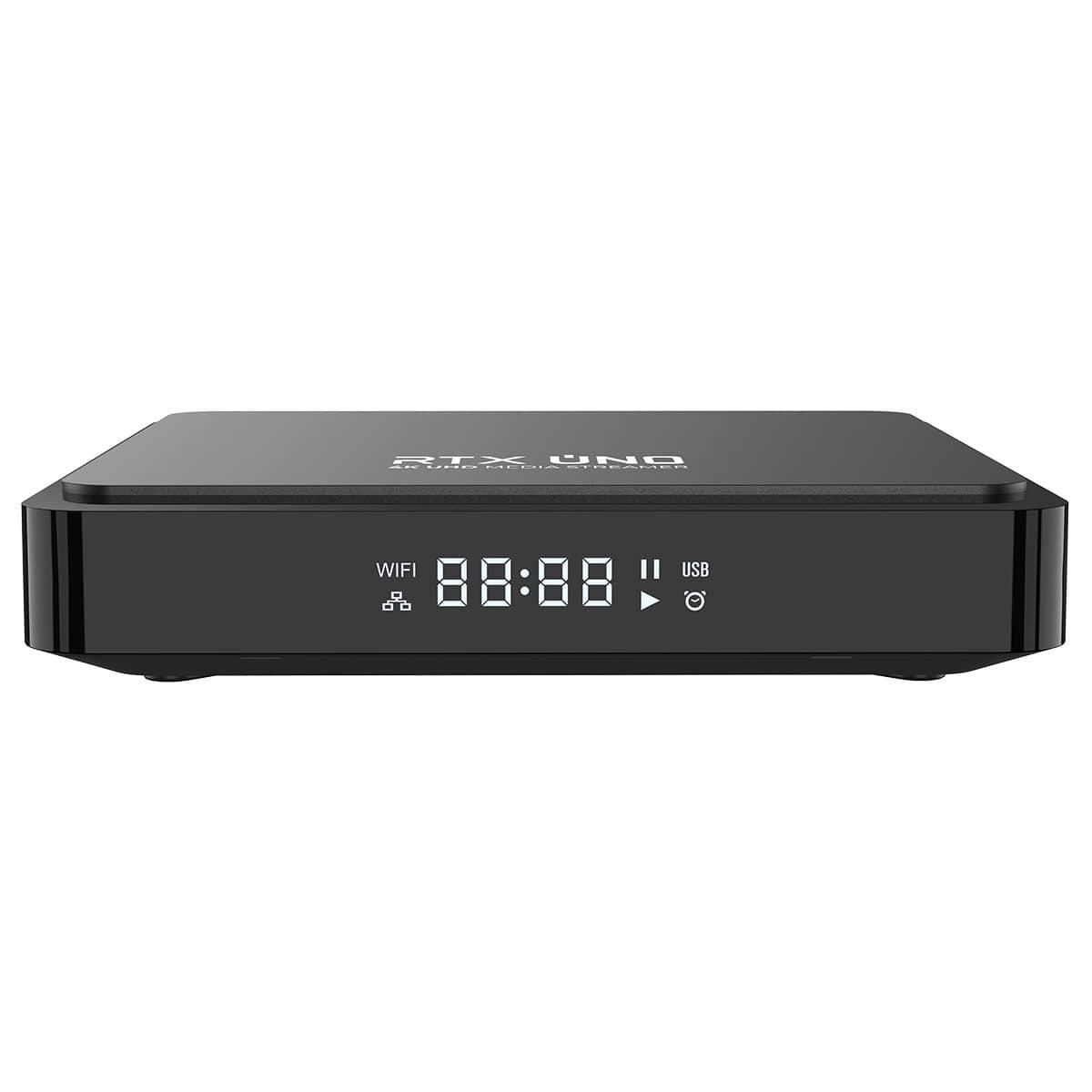 Schwarze TV-Box mit WiFi, USB-Anzeigen und Digitalanzeige, auf weißem Hintergrund.