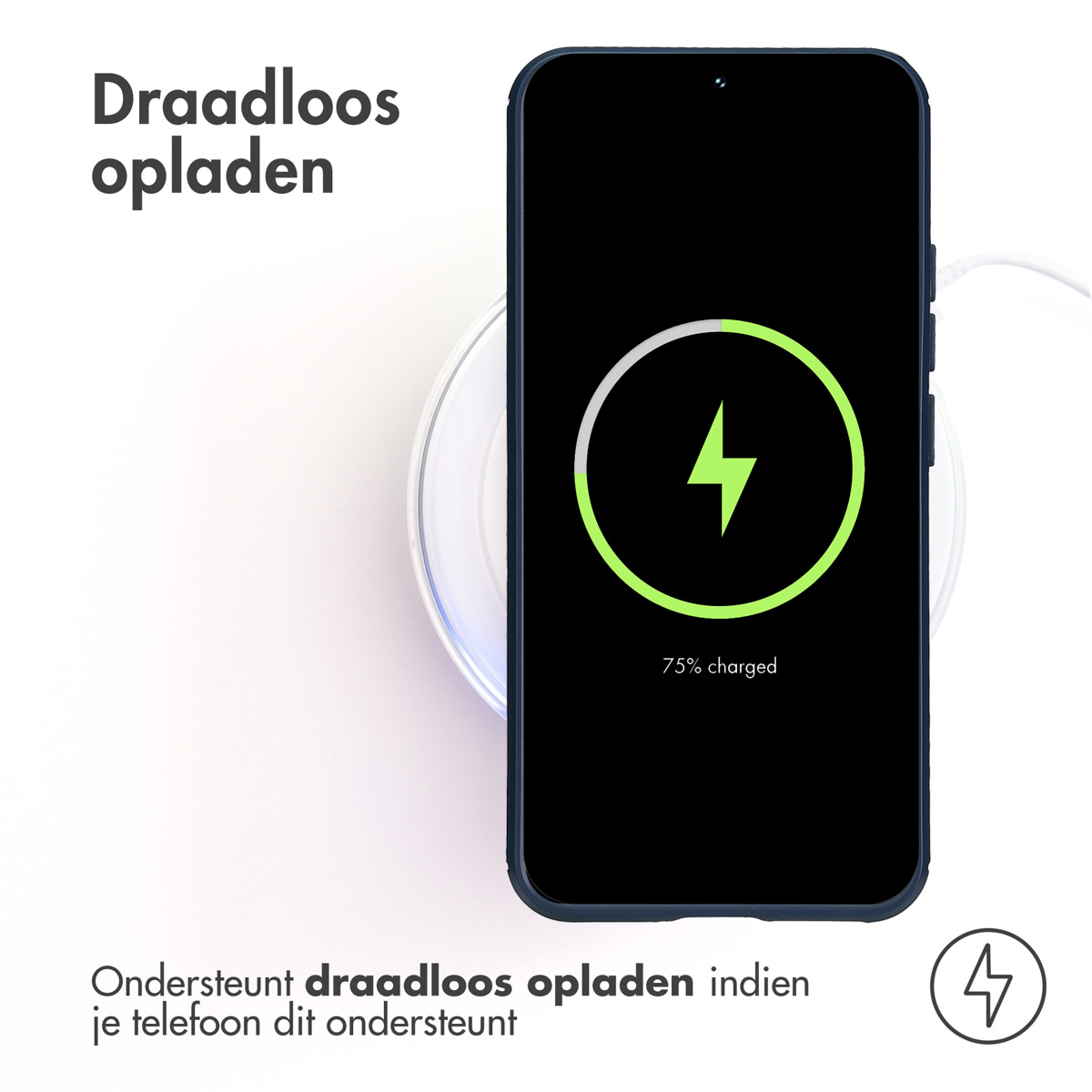 Een zwarte telefoon die draadloos oplaadt, met 75% opgeladen.