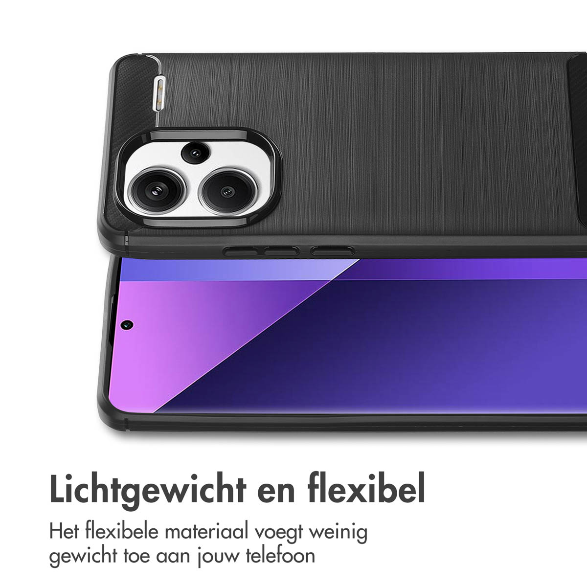 Een telefoon met een zwarte hoes, close-up van de achterkant, met een getextureerd oppervlak.