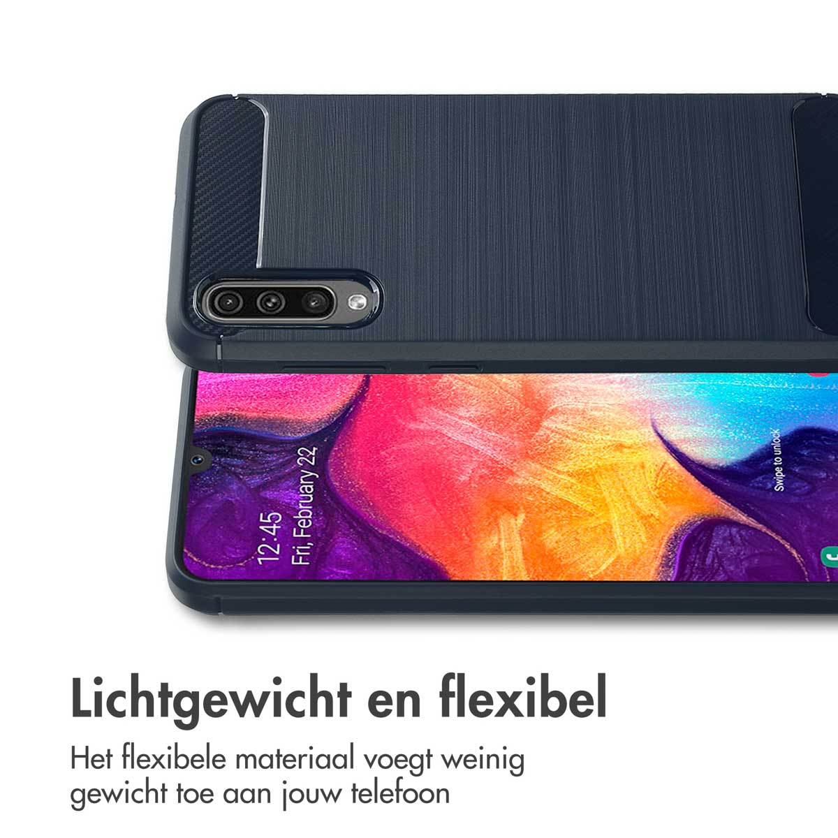 Smartphone in een hoesje met een paars scherm en de datum.