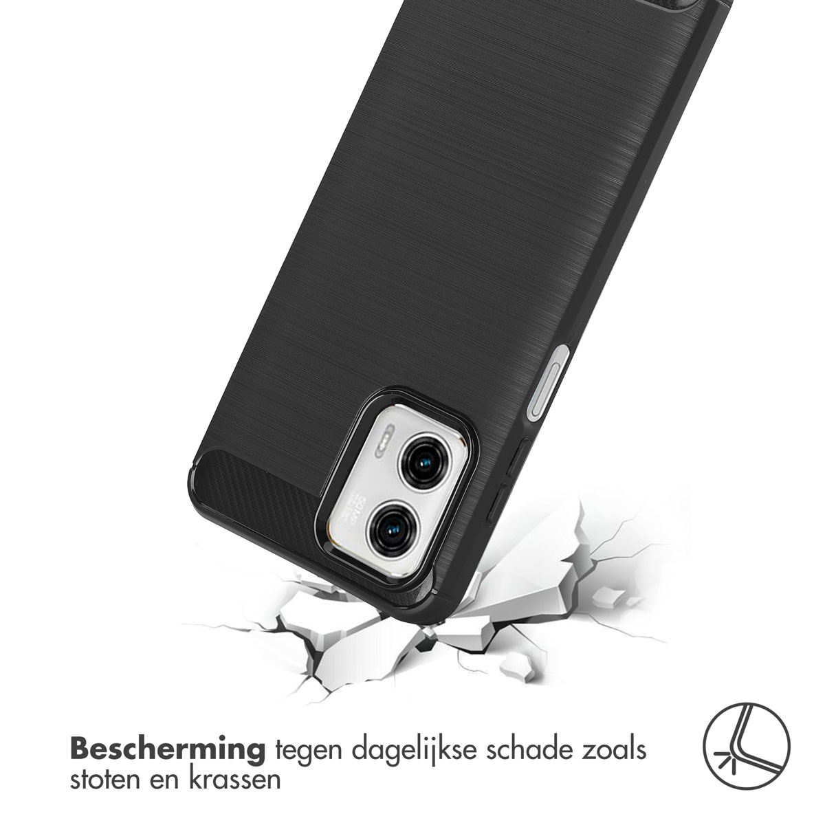 Zwarte telefoonhoes met camerabult op een gebarsten oppervlak. Tekst: bescherming tegen dagelijkse schade.