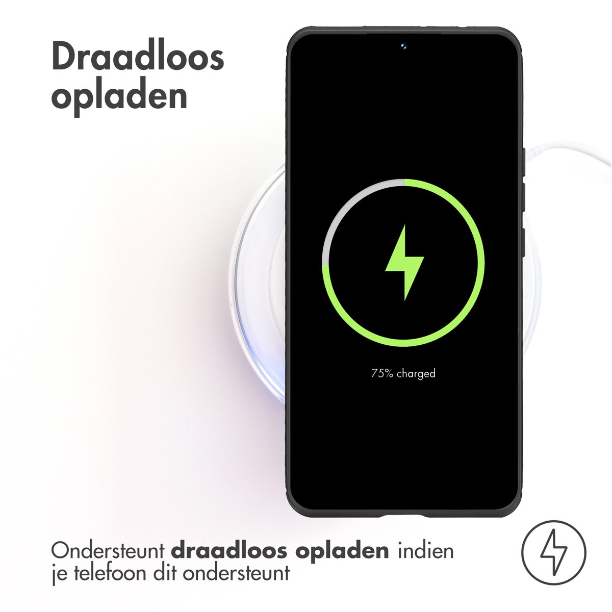 Een zwarte smartphone die draadloos oplaadt op een witte oplader. De telefoon toont een oplaadsymbool.