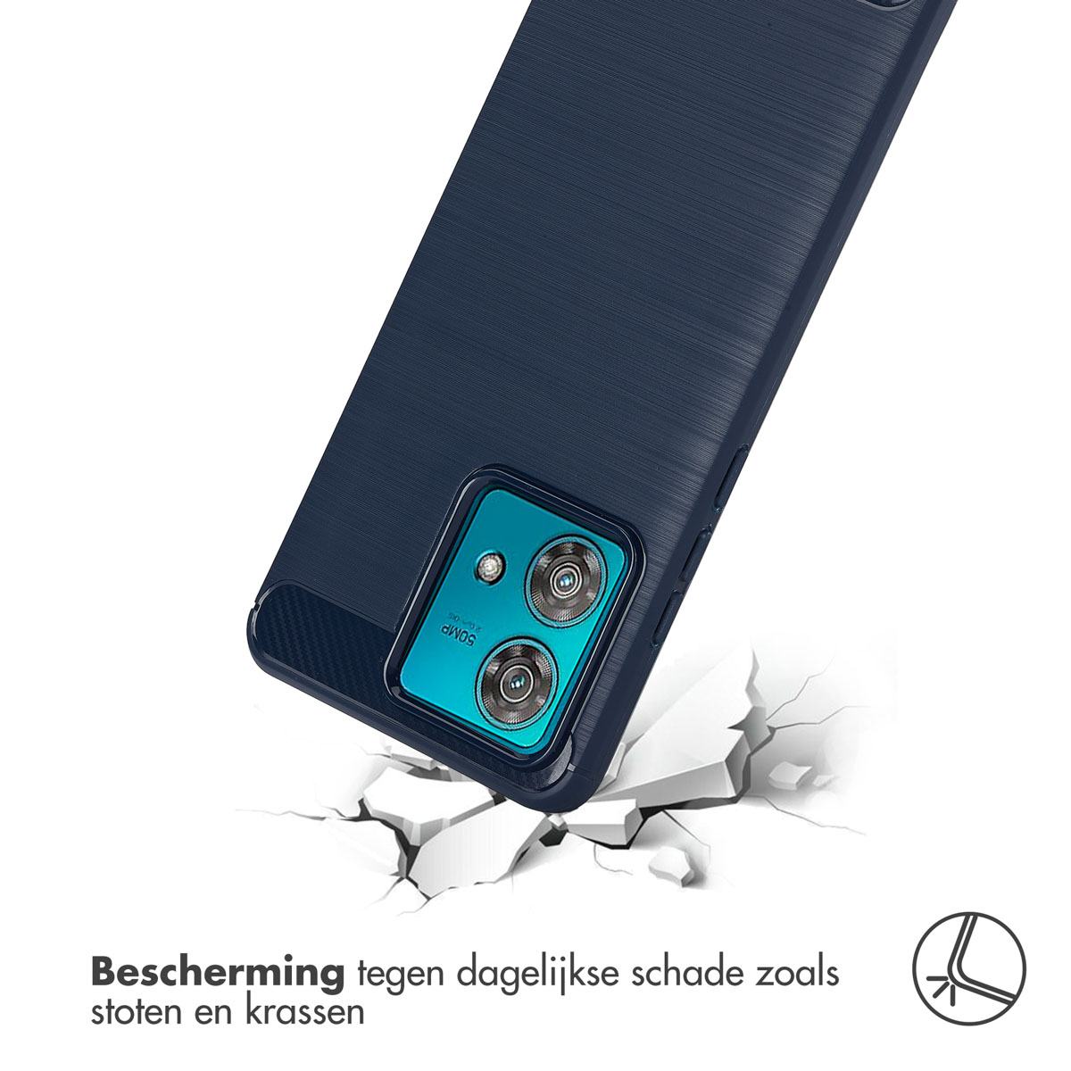 Donkerblauwe telefoonhoes op een gebarsten oppervlak. Cameragebied van de telefoon zichtbaar.