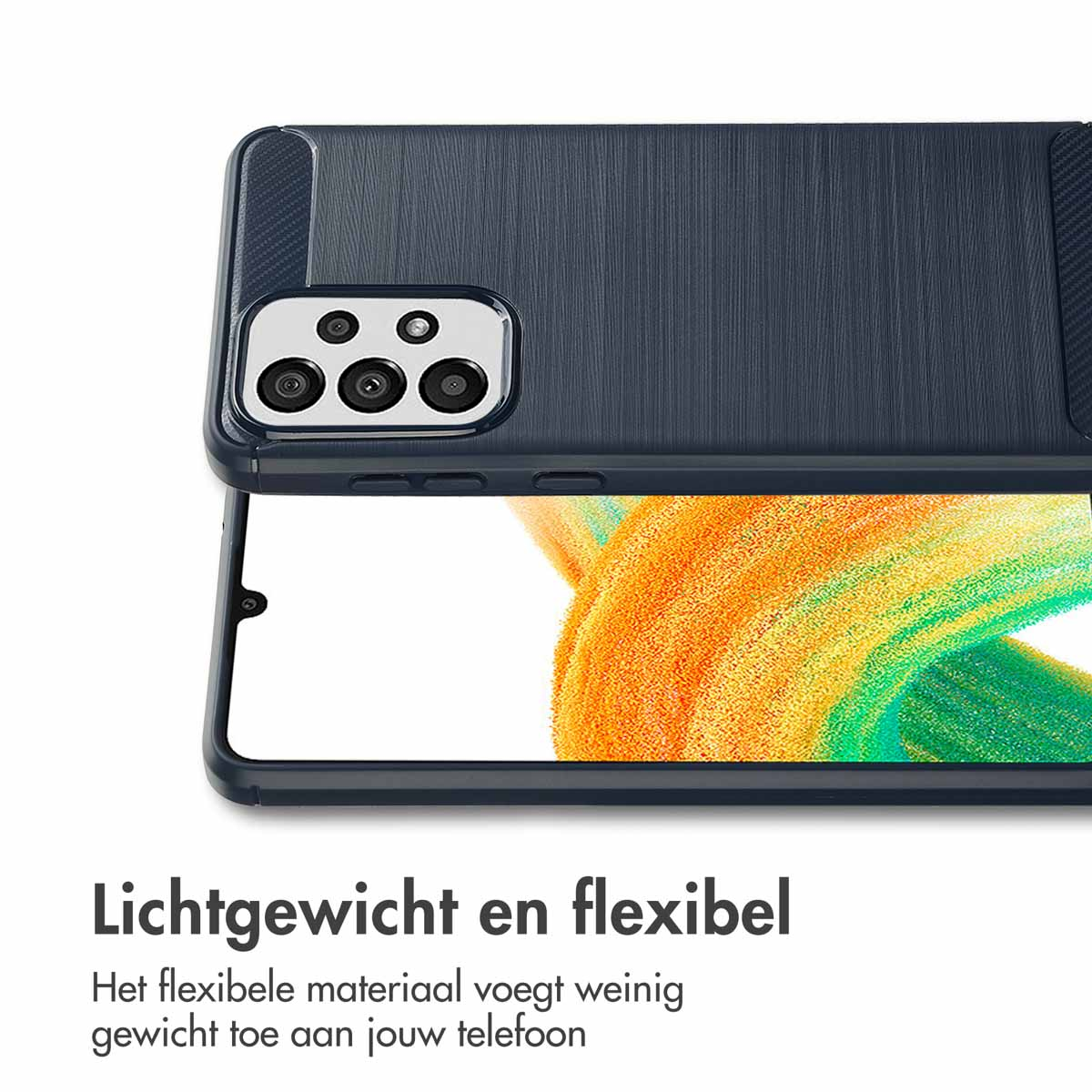 Donkerblauwe telefoonhoes met telefoon erin, close-up. Tekst vermeldt lichtgewicht en flexibel.