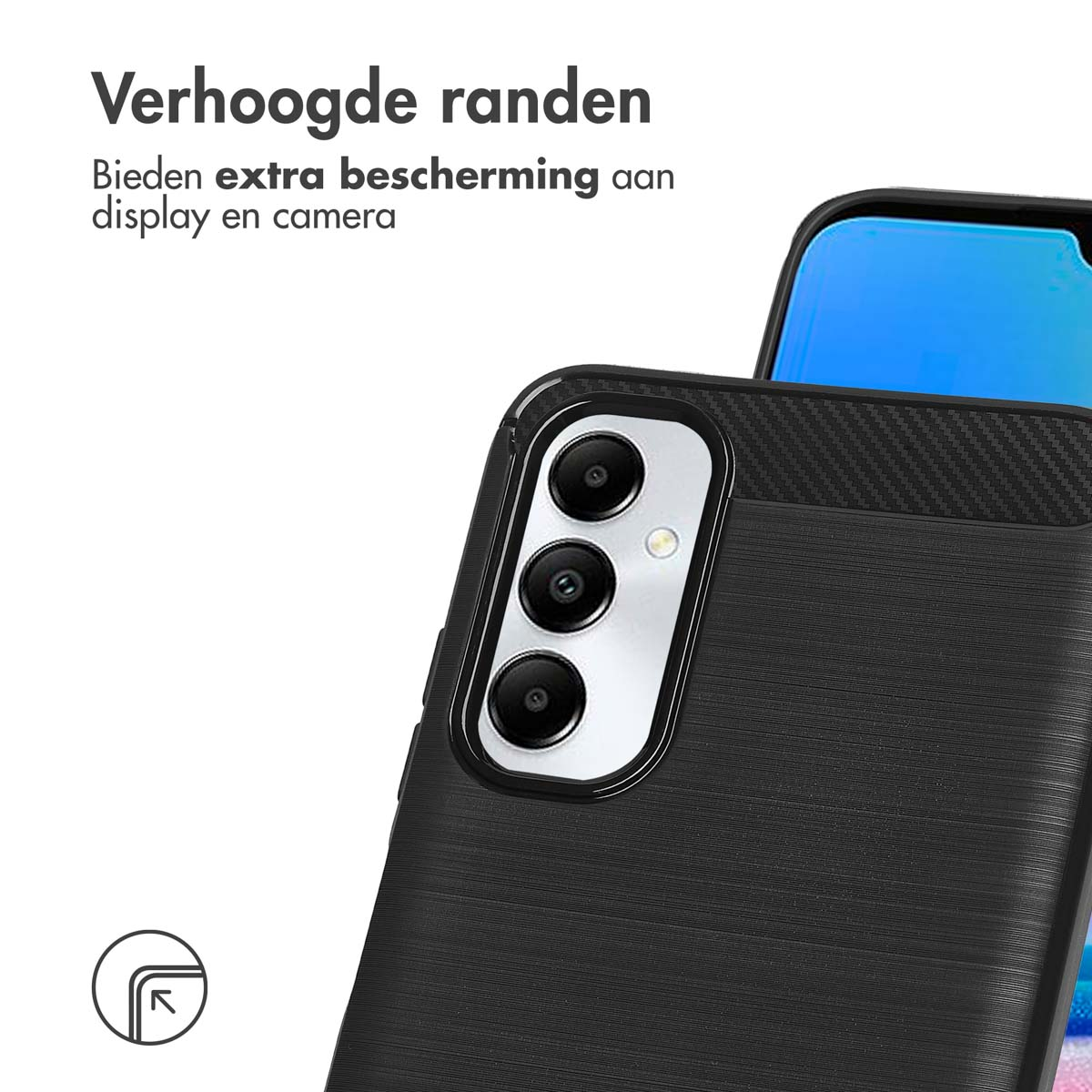 Gros plan d'une coque de téléphone noire avec trois lentilles d'appareil photo. Texte en néerlandais.
