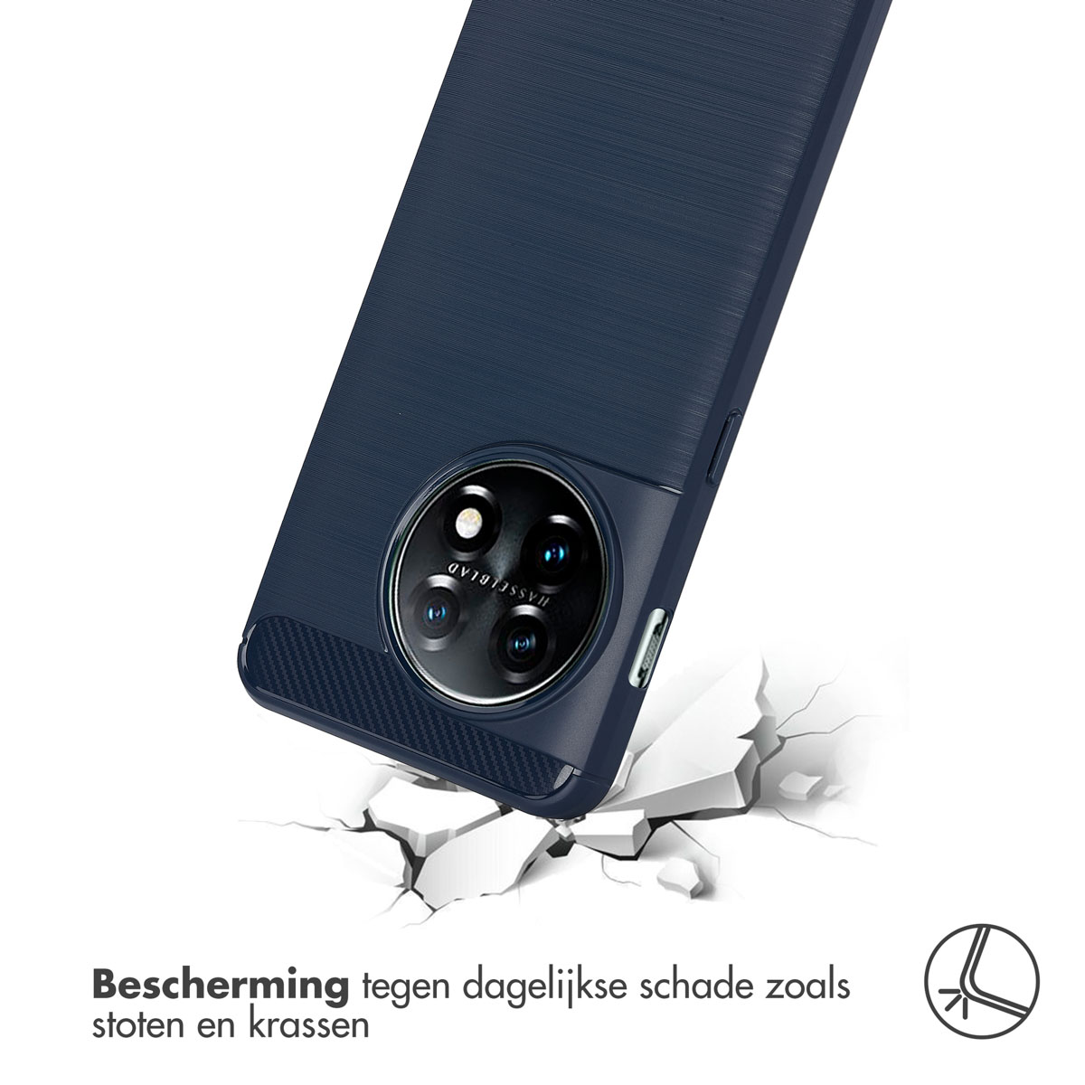 Coque et téléphone bleus montrant fissures et dommages sur fond blanc.