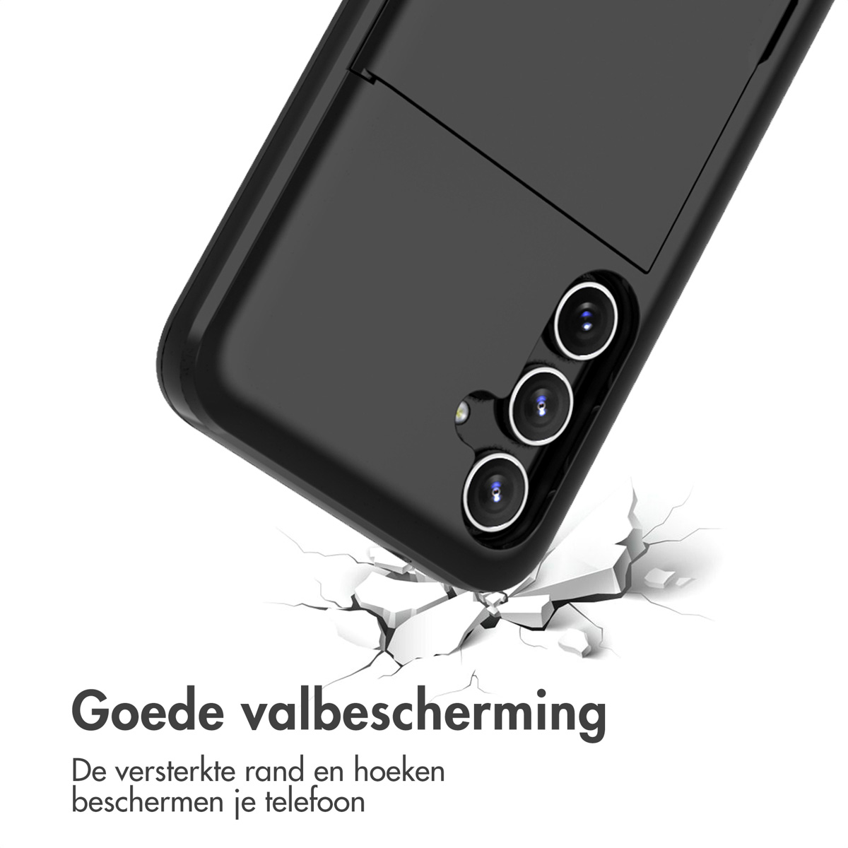 Une coque de téléphone est montrée avec des fissures émanant du bas. La coque est noire avec trois objectifs d'appareil photo.
