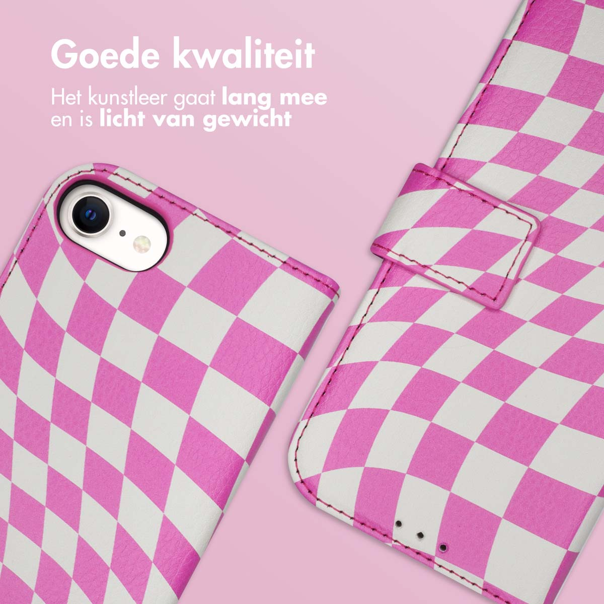 Roze en witte geruite telefoonhoes, met een bijpassende open hoes op roze achtergrond.