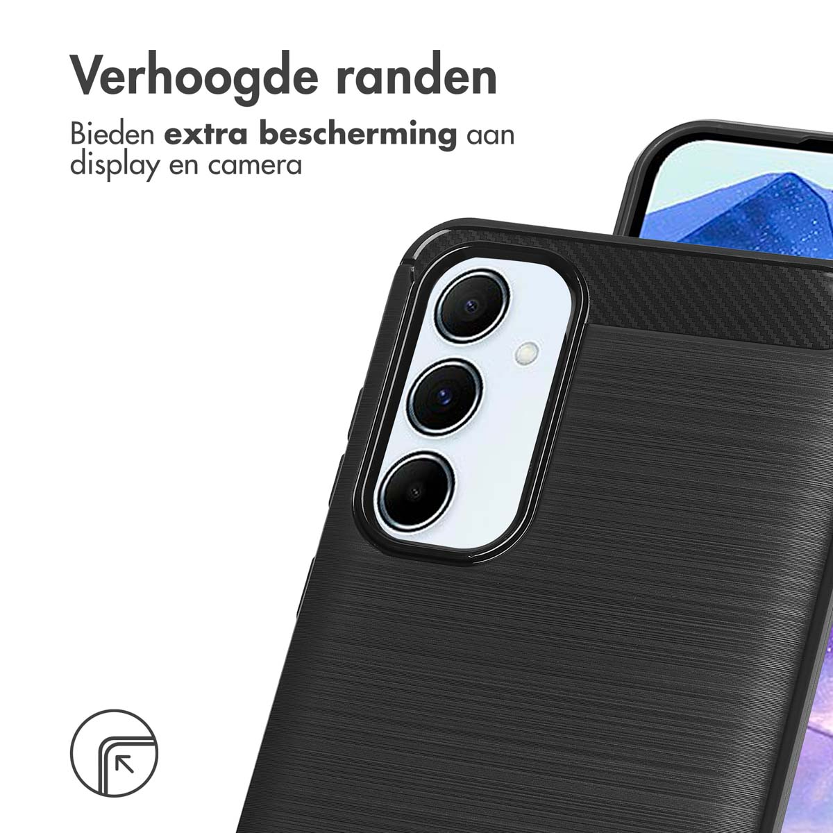 Coque de téléphone noire avec découpe pour la caméra. La coque a une finition sombre et texturée.