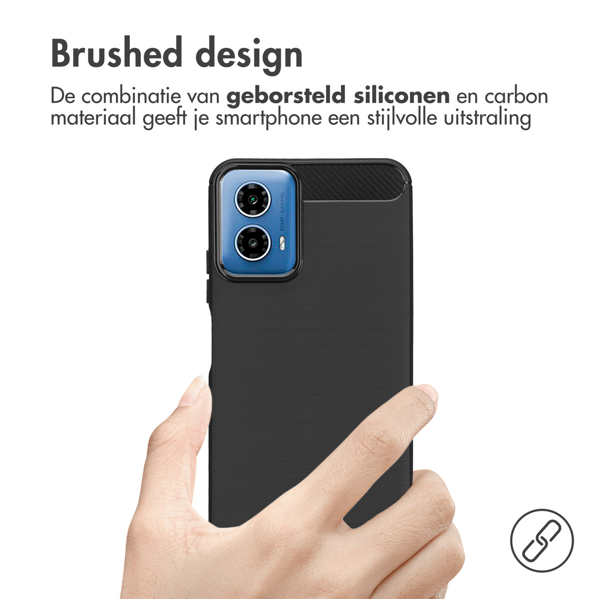 Une personne tenant une coque de téléphone noire avec un dos texturé.