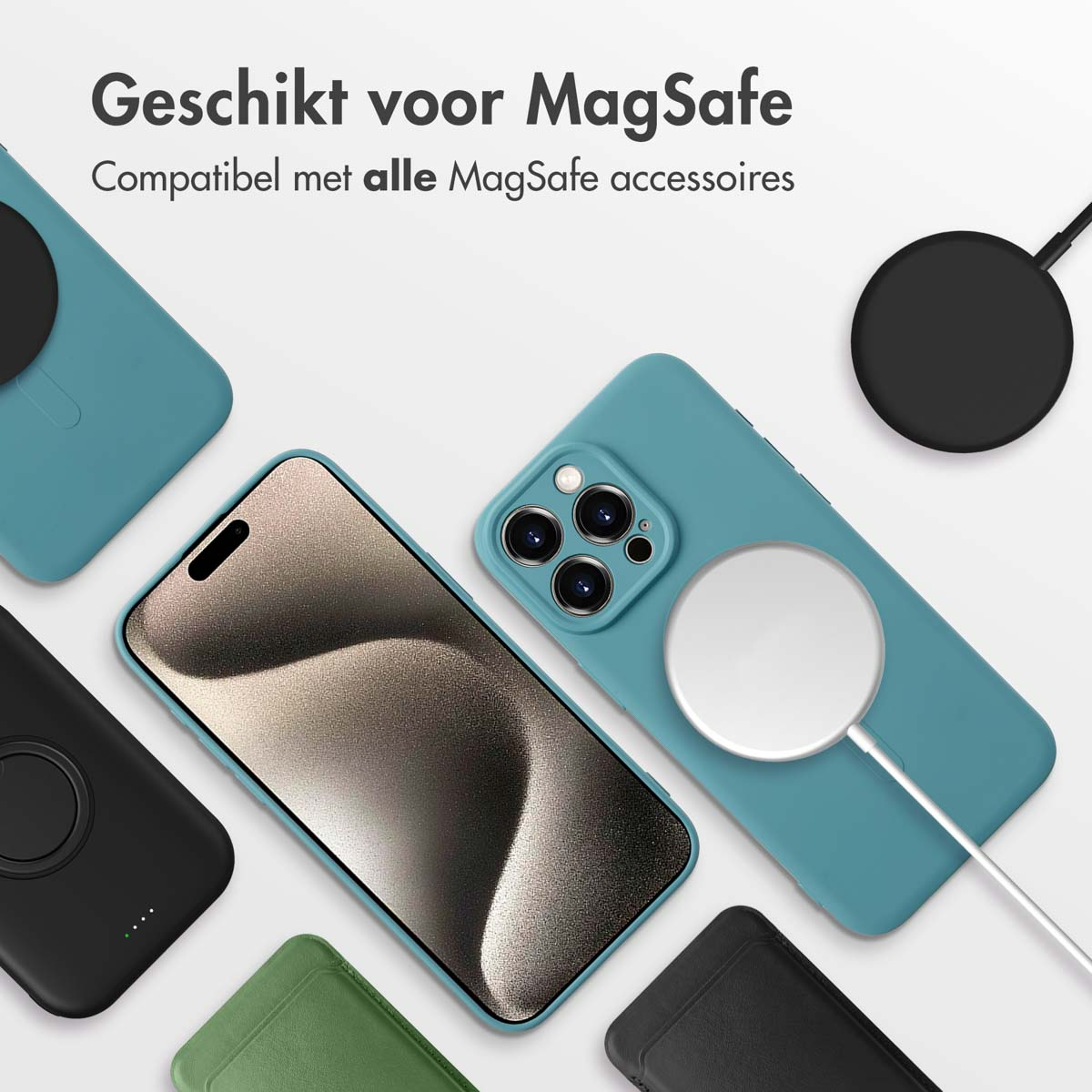 Meerdere telefoons met hoesjes en MagSafe-opladers. Compatibel met alle MagSafe-accessoires.