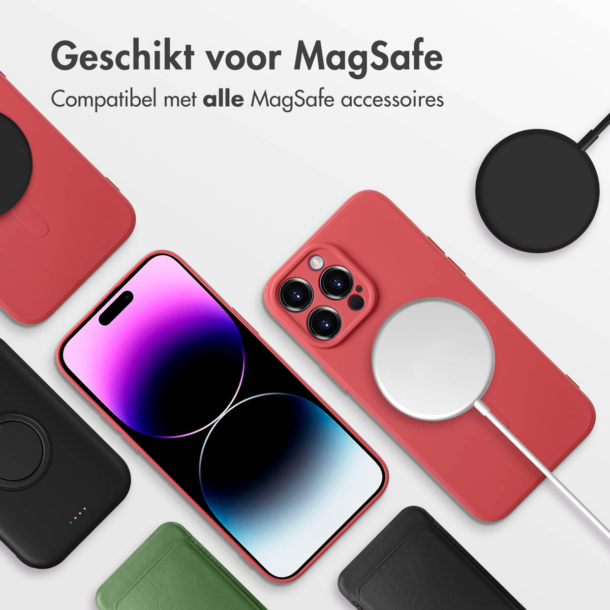 Meerdere telefoons met hoesjes en MagSafe-opladers. Compatibel met alle MagSafe-accessoires.