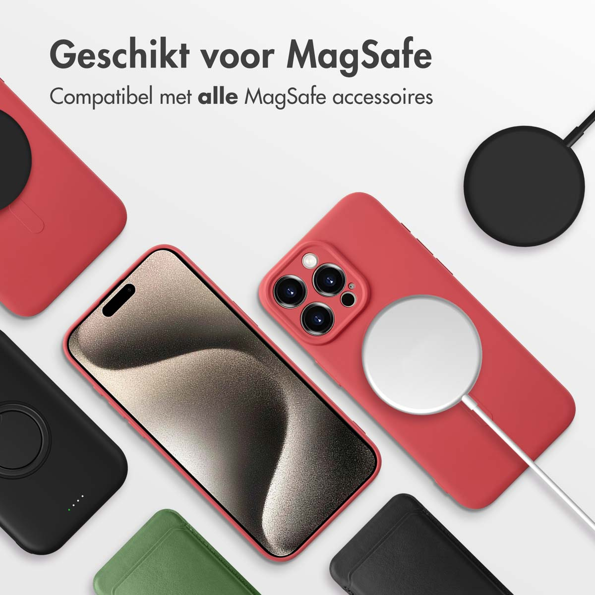 Rode telefoonhoes, telefoon met zwart scherm en draadloze opladers.