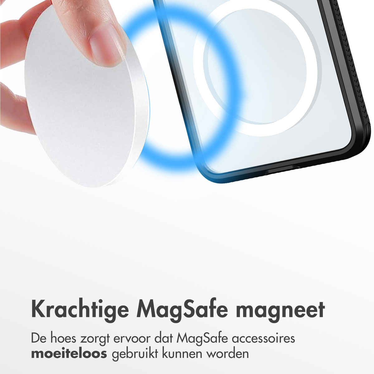 Hand die een wit MagSafe-accessoire vasthoudt bij een telefoon. Blauwe gloed rond telefoon. Tekst: Sterke MagSafe-magneet.