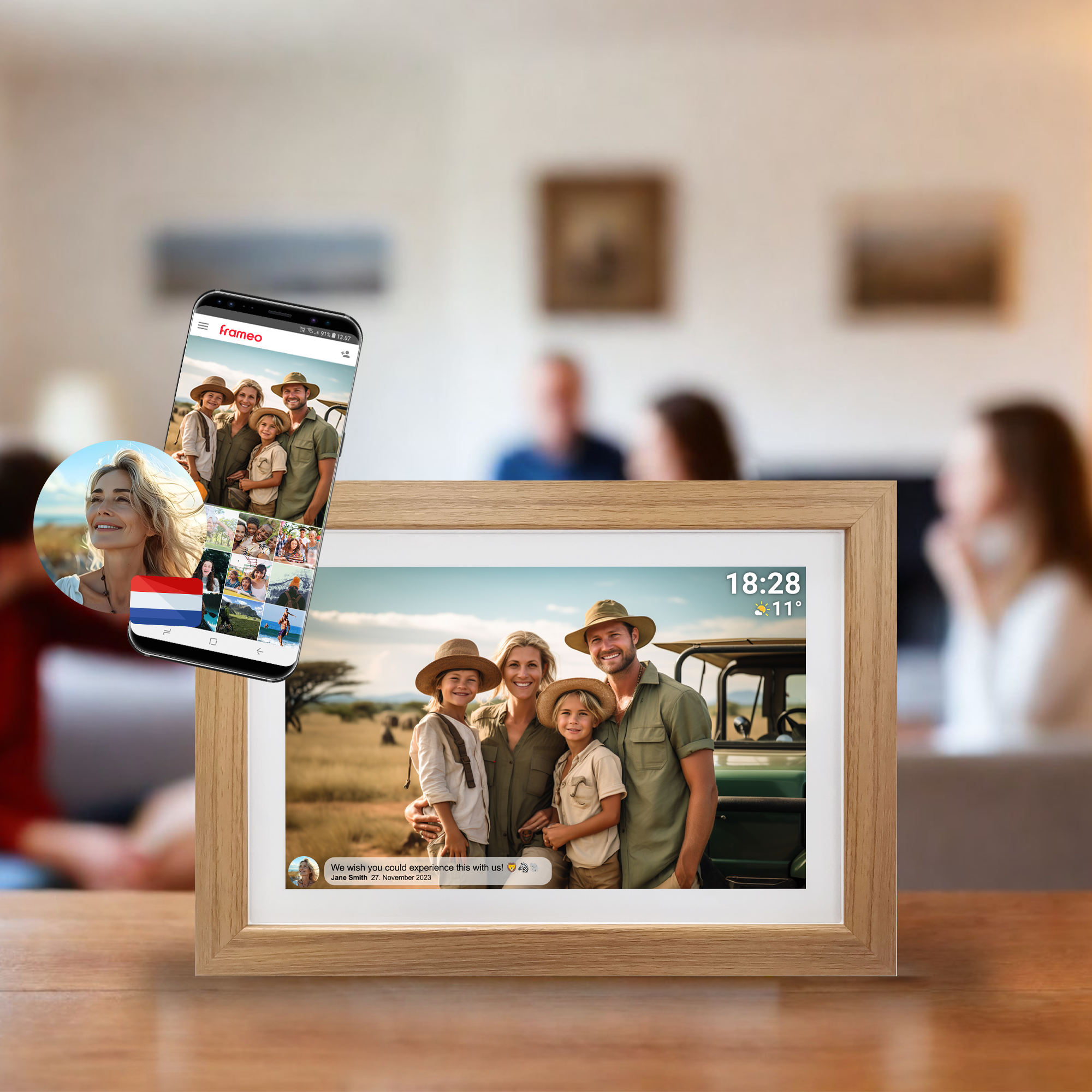 Zdjęcie rodzinne w drewnianej ramce z telefonem wyświetlającym to samo zdjęcie.
