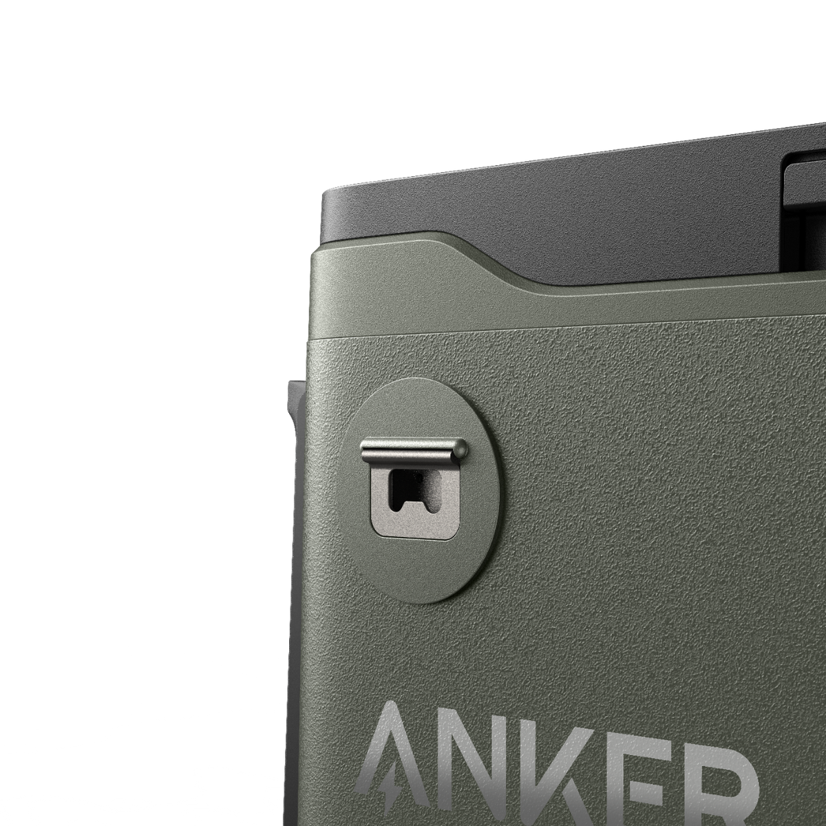Nahaufnahme des Anker-Produkts. Das Produkt ist grün und hat einen Metallflaschenöffner.