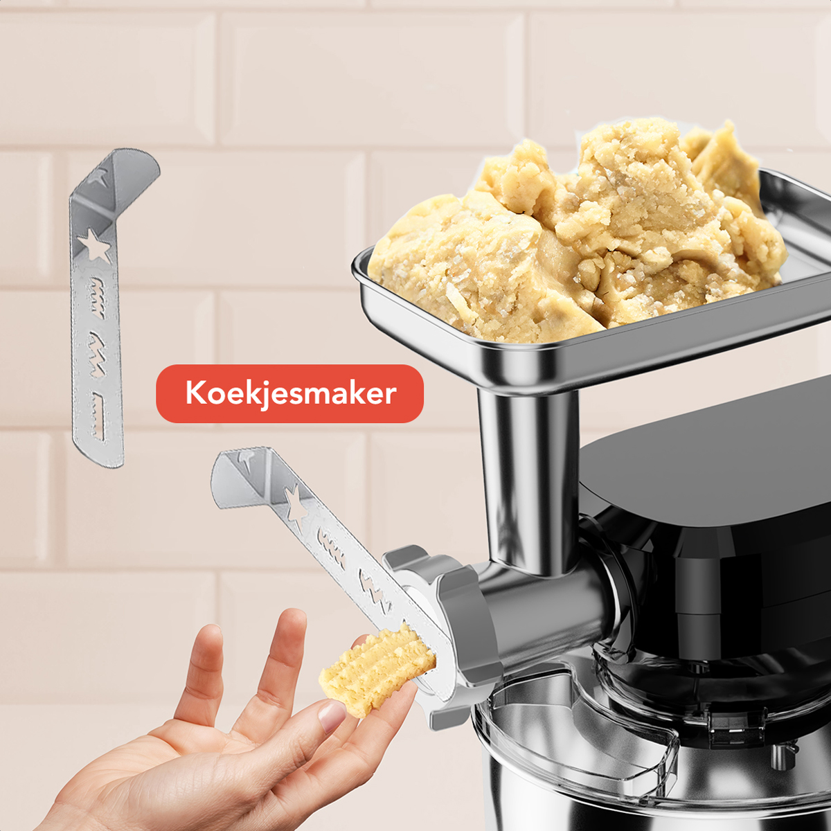 Robot avec accessoire à biscuits. Pâte à biscuits extrudée en forme d'étoiles. Main en tient un.