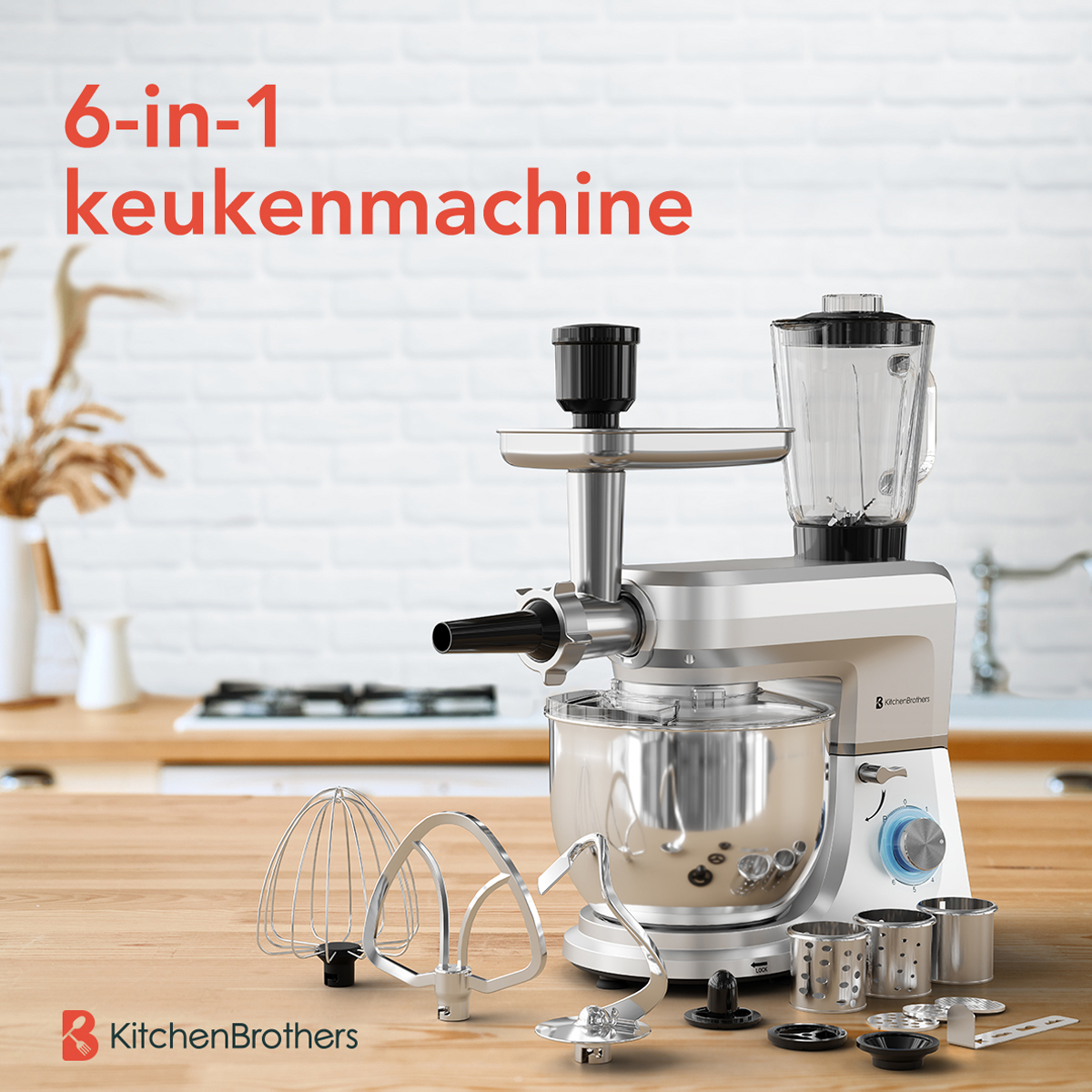 6-in-1 KitchenBrothers keukenmachine met diverse opzetstukken op een houten tafel.