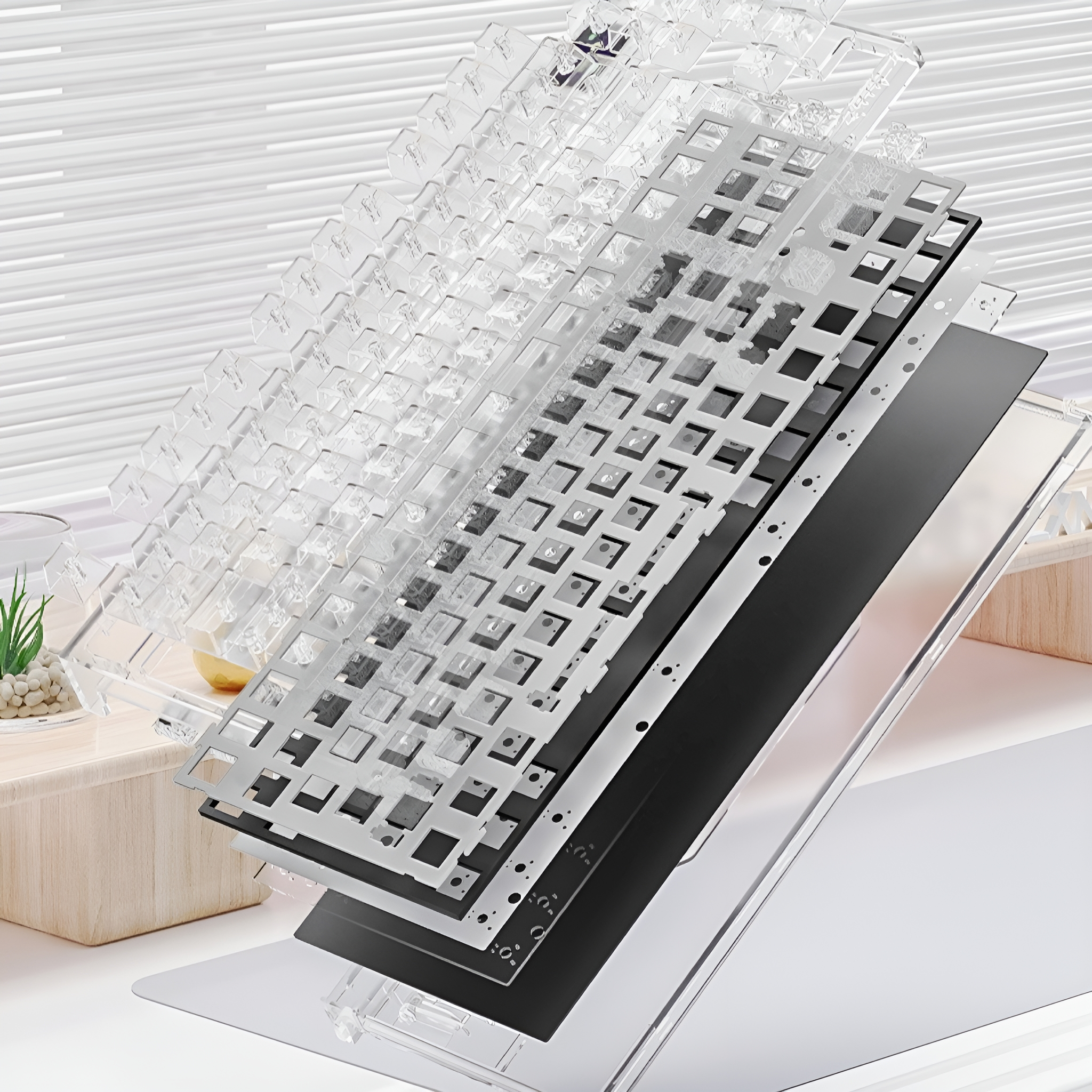 Explosionsdarstellung einer mechanischen Tastatur, die die Schichten zeigt.