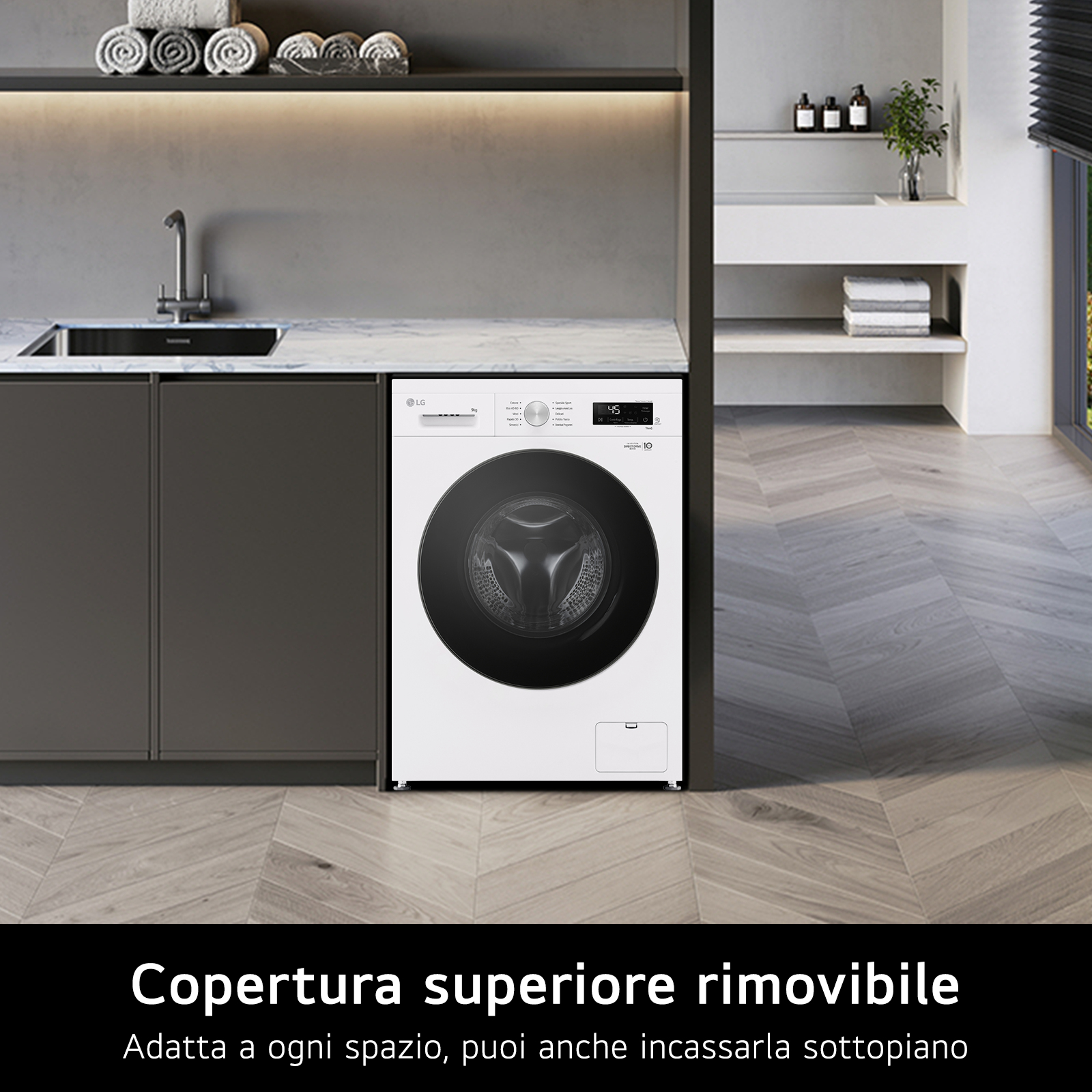 Lavatrice LG bianca in lavanderia. La macchina è su un pavimento di legno.