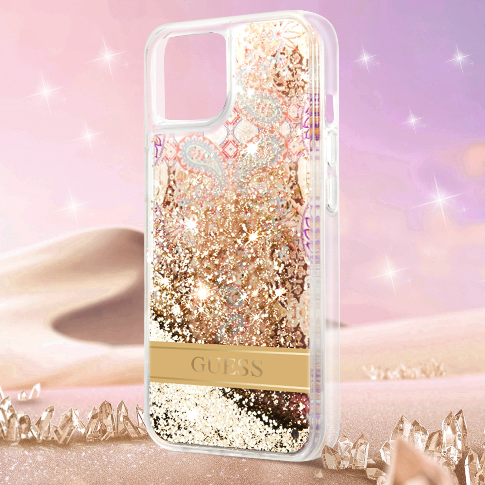 Custodia per telefono con design scintillante, logo Guess dorato e sfondo desertico.