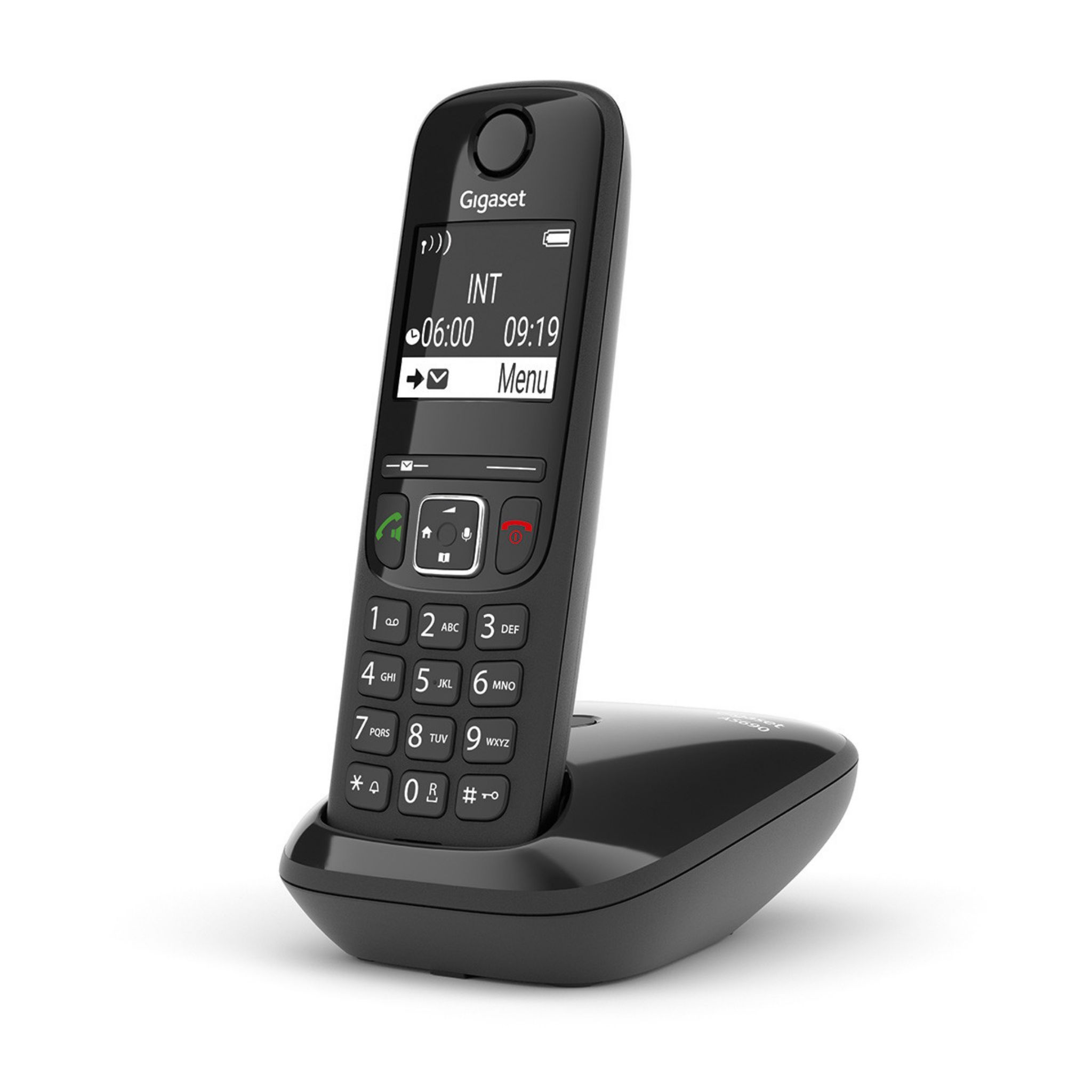 Un teléfono inalámbrico negro con pantalla que muestra la hora y las opciones de menú, en una base de carga negra.