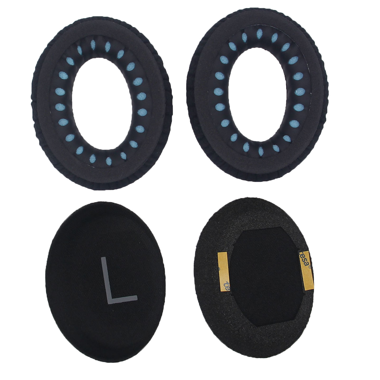 Cztery czarne nauszniki. Dwa okrągłe z niebieskim kropkowanym wnętrzem. Dwa są czarne.