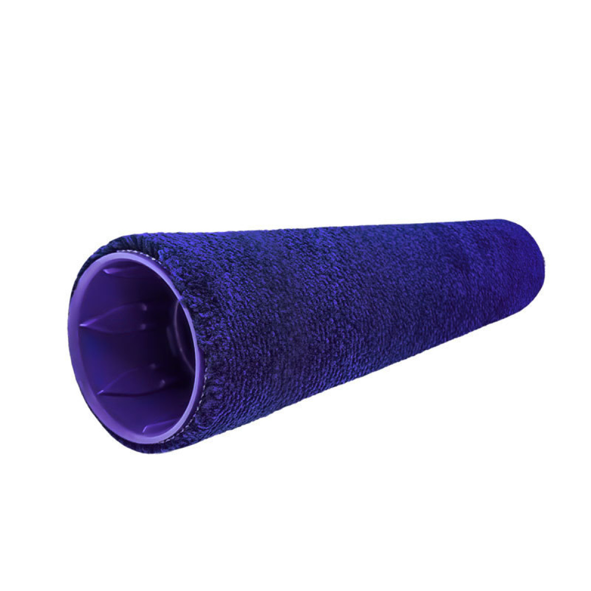 Niebieski wałek malarski z mikrofibry z fioletowym wnętrzem, na białym tle.