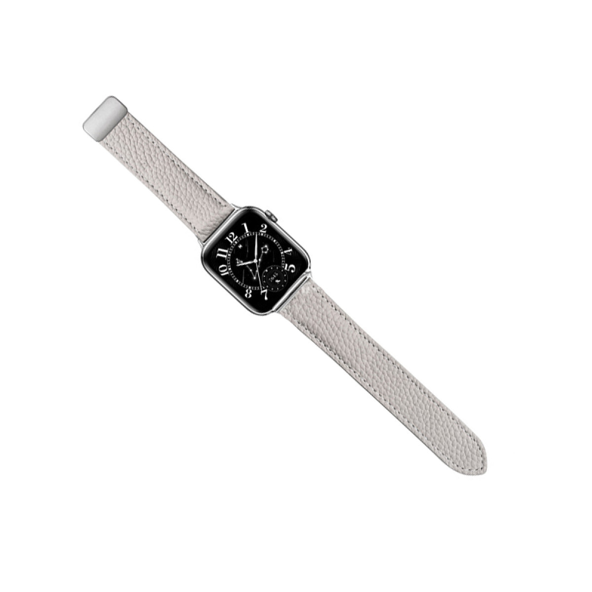 Eine silberne Uhr mit hellgrauem Lederarmband, isoliert vor weißem Hintergrund.