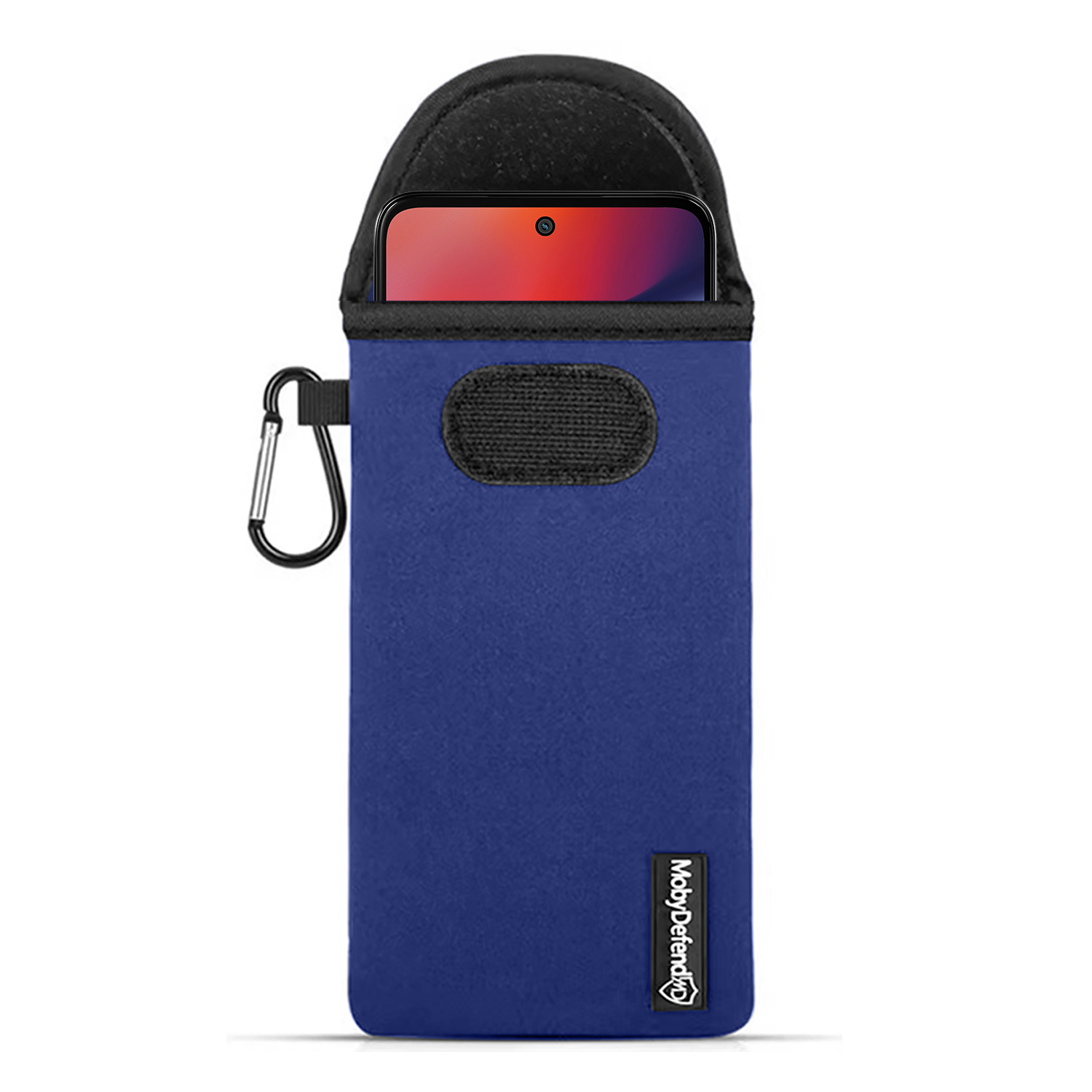 Een blauwe telefoonsleeve met een zwarte opening. Een zilveren karabijnhaak is aan de zijkant bevestigd.