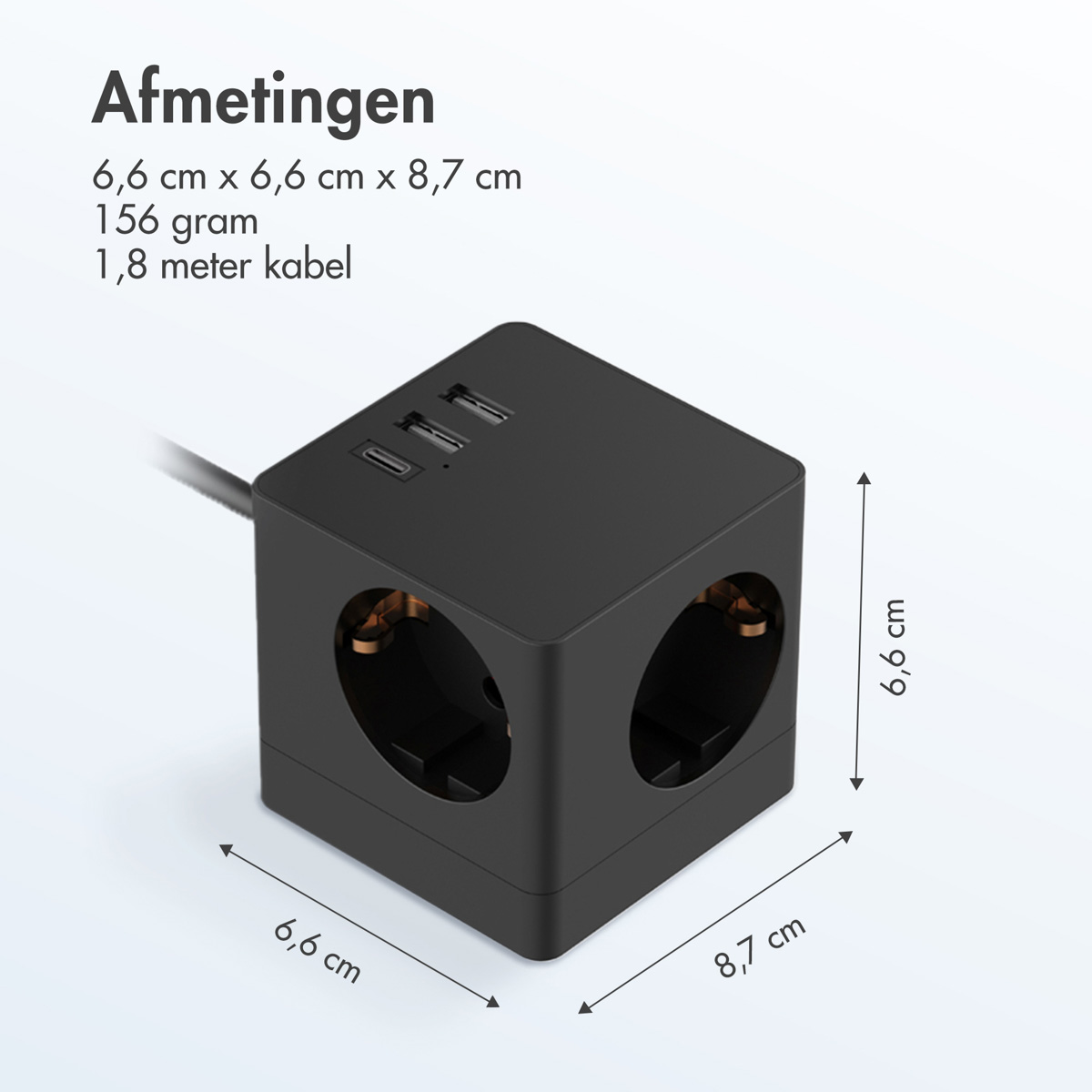 Een zwarte power cube met drie USB-poorten en twee stopcontacten. Afmetingen en gewicht worden getoond.
